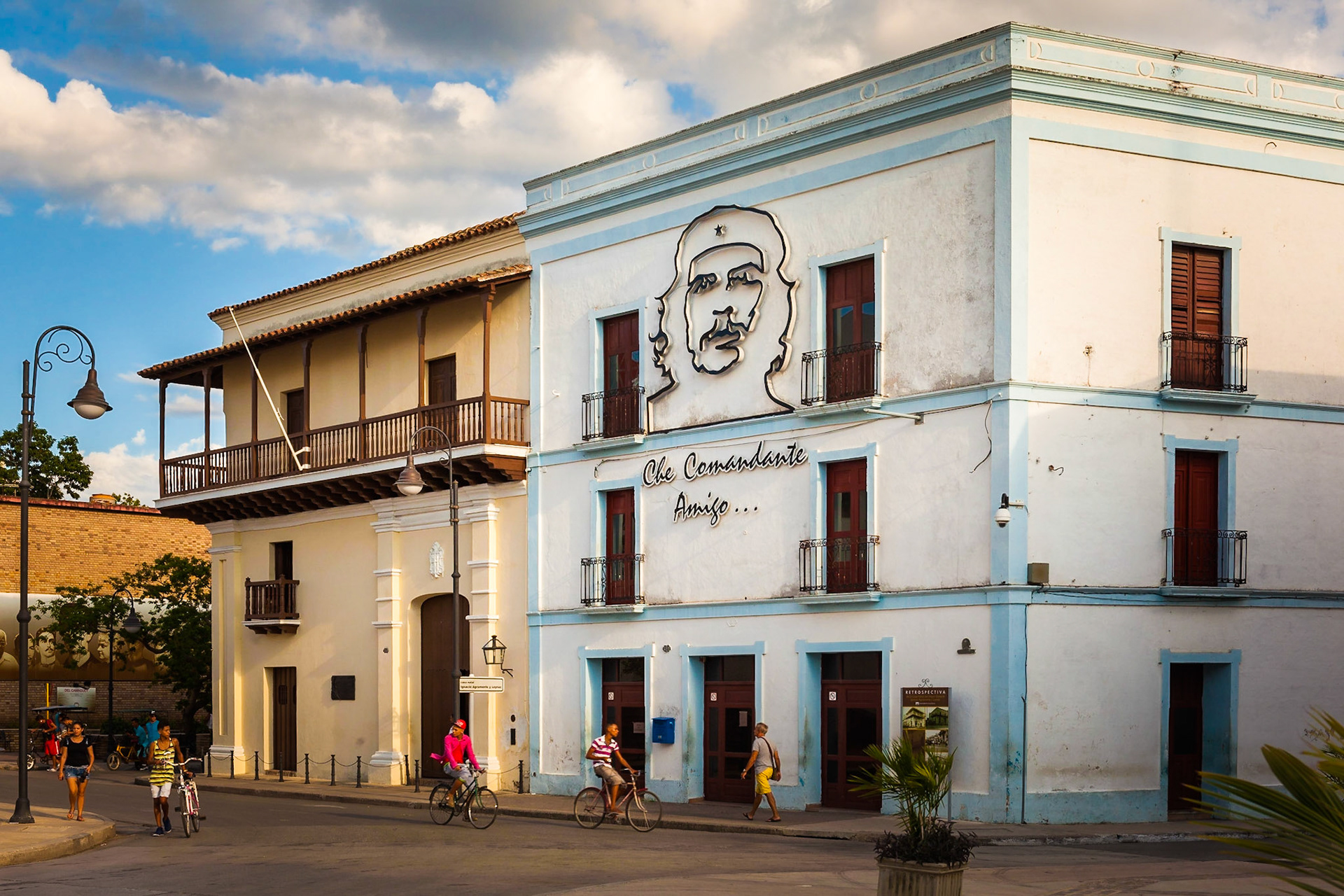 The natal house of Ignacio Agramonte, a famous Cuban patriot, and the Camaguey Postal Office with the image of Che Guevara, Camaguey, Cuba.