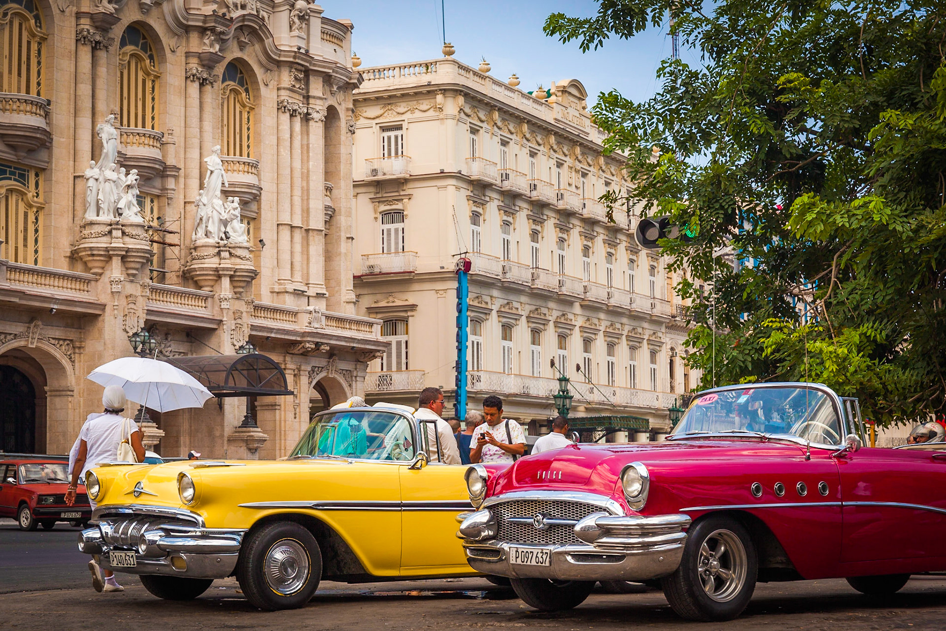 Beautiful vintage cars in front of colonial buildings