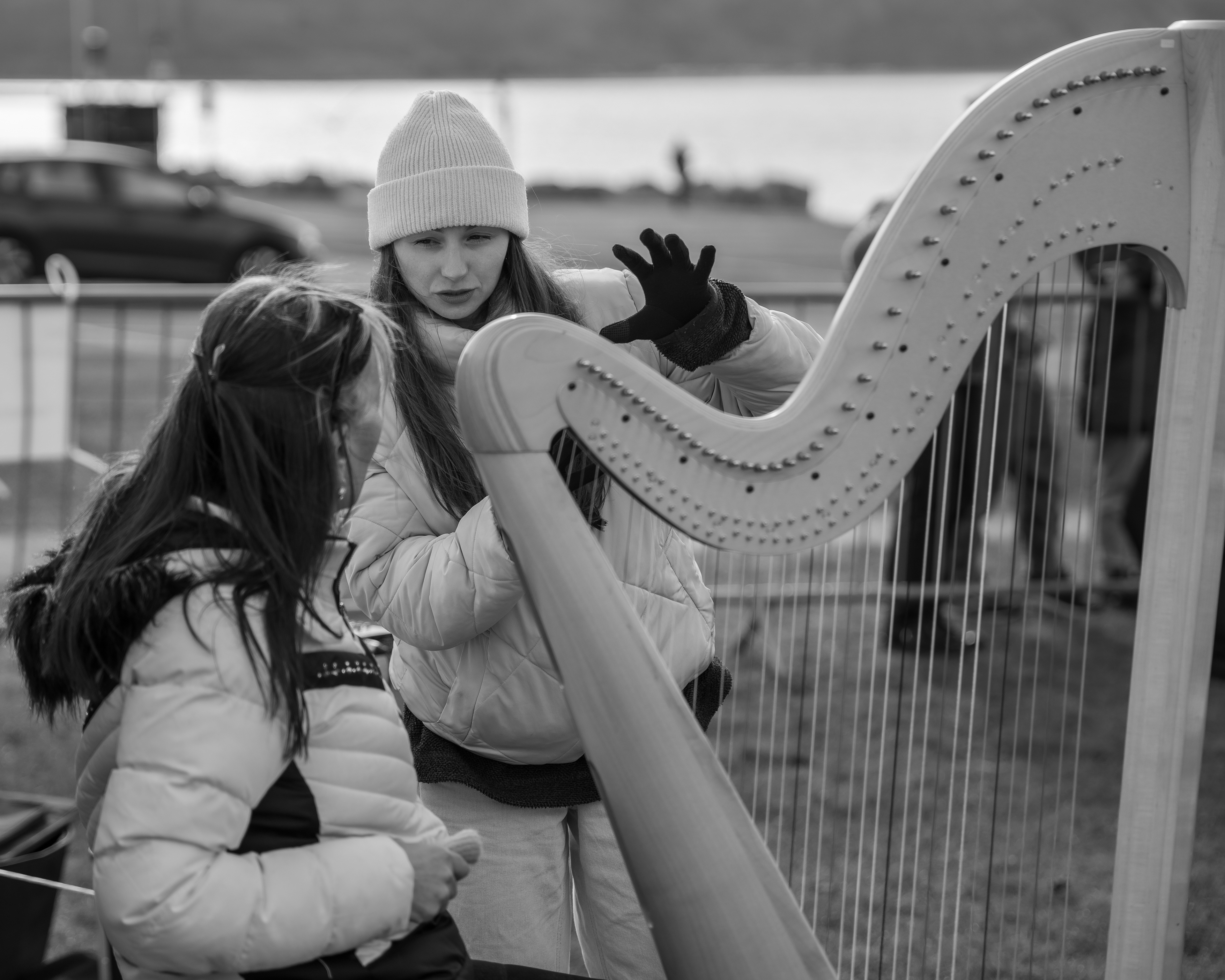 Kseniia Fedorovykh working with harpist Helen Wyn-Pari