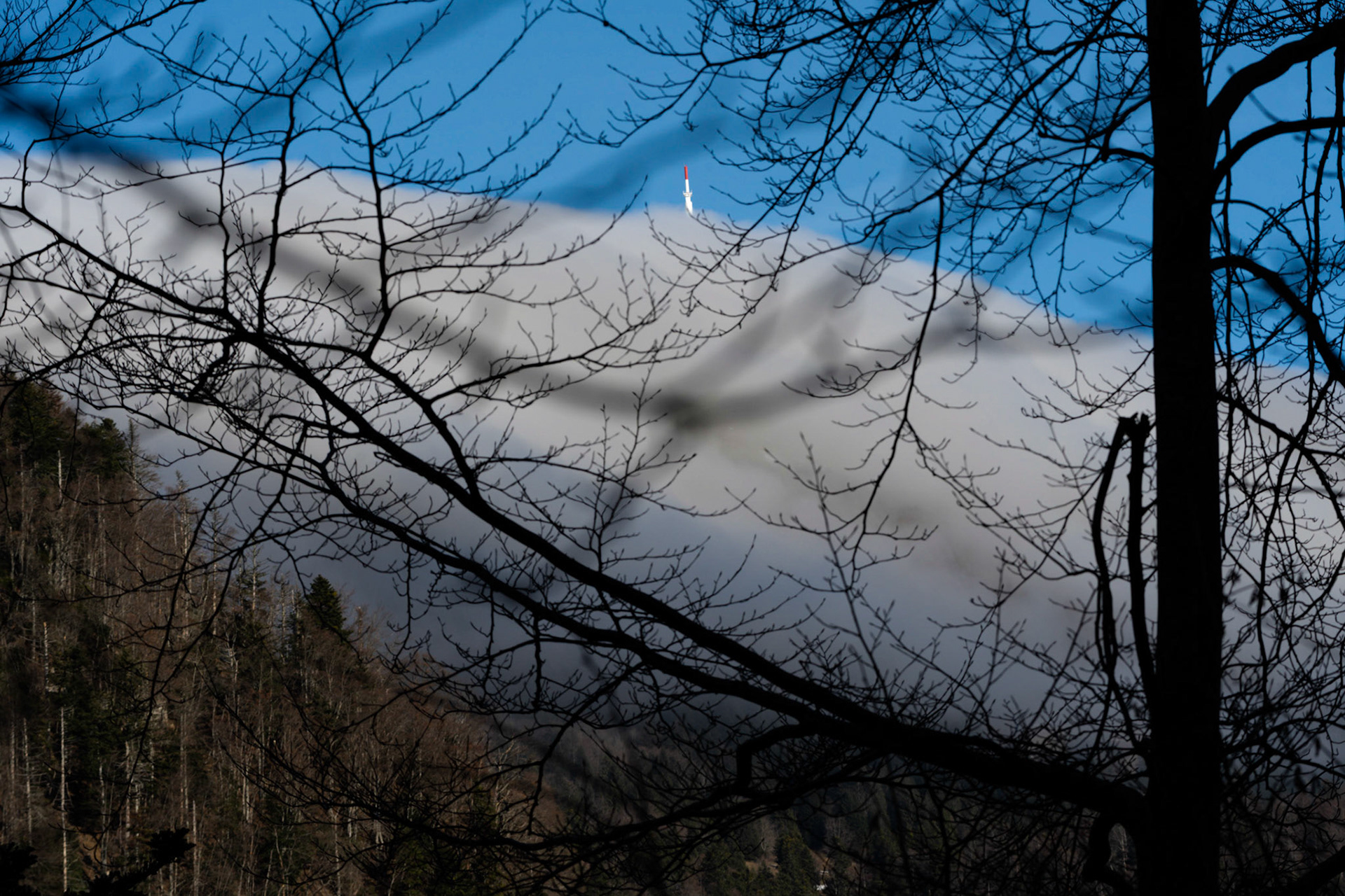l'antenne de la Faucille vue depuis le Creux de l'Envers