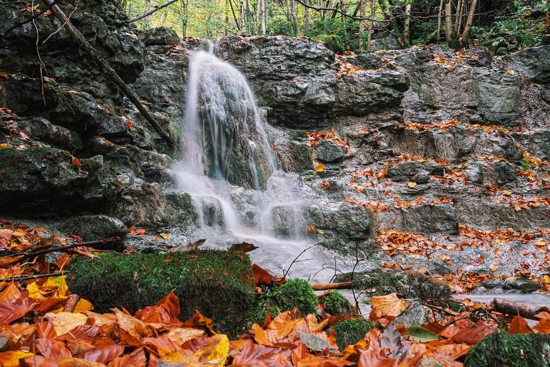 Autumn waterfall on the "Puit d'enfer" torrent (Jura Mountain)