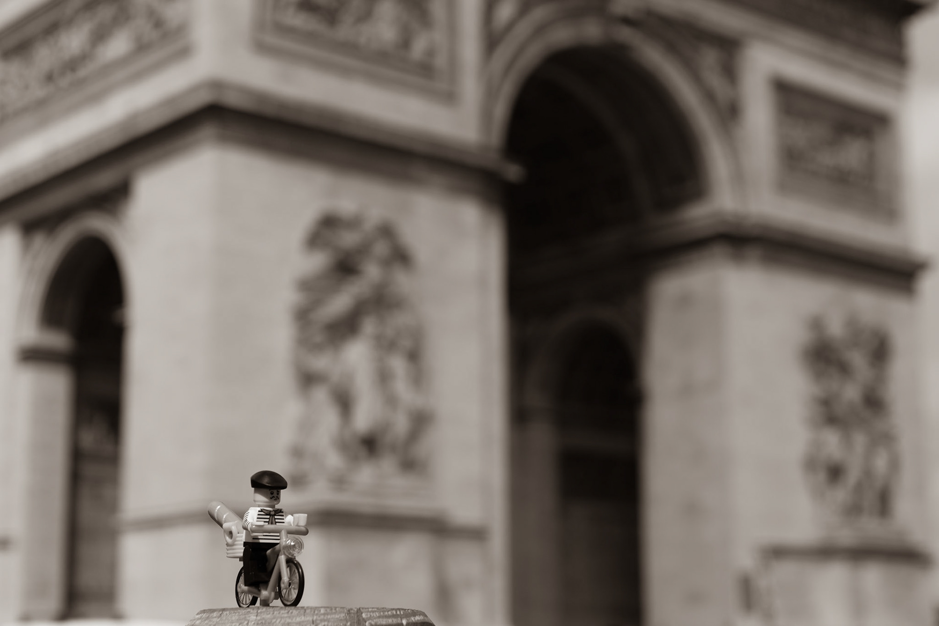 Eugène à l'Arc de triomphe