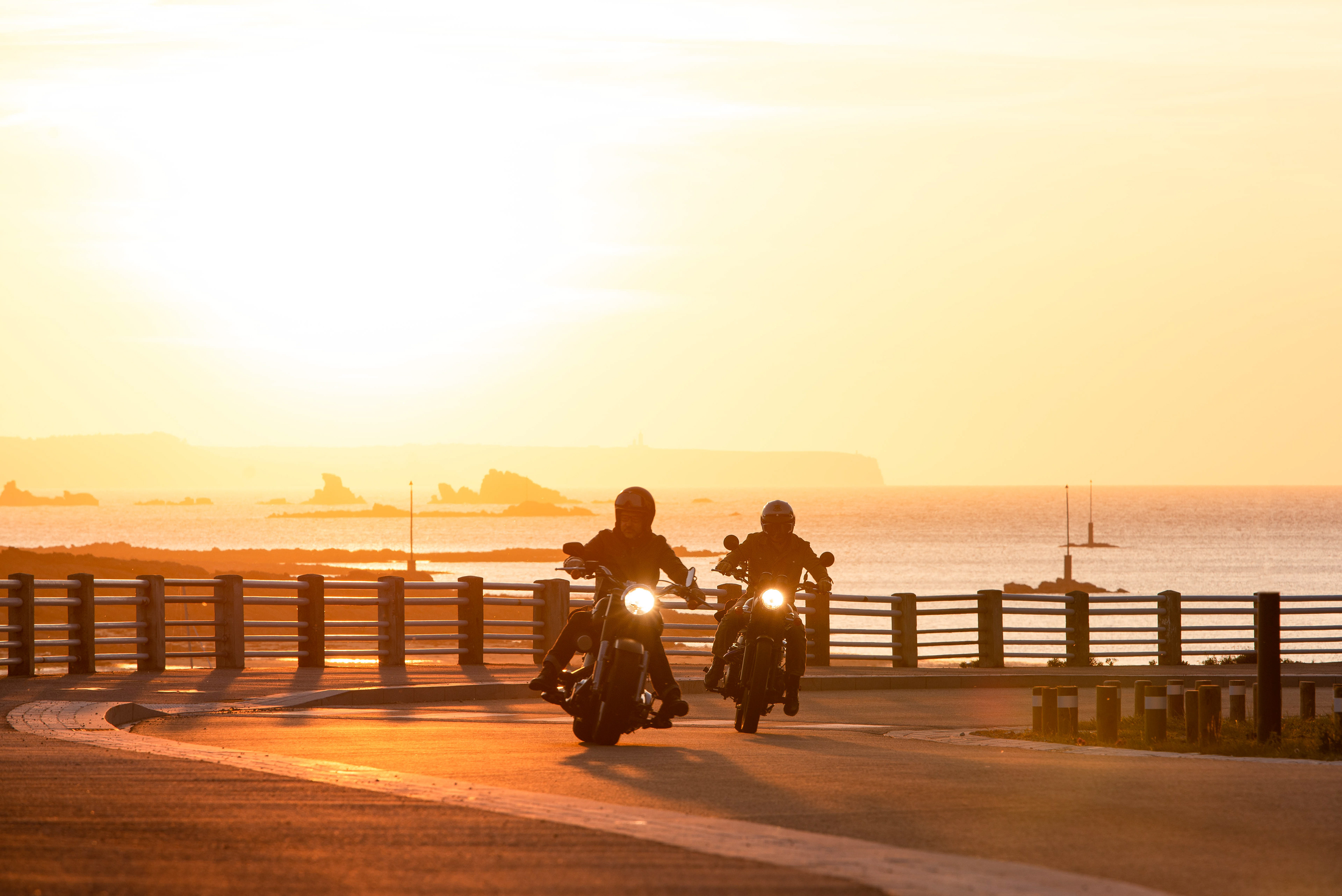 D 73 - Laurent Bezier et Simon Peterolff - Simon's Garage - Jessy Hochart