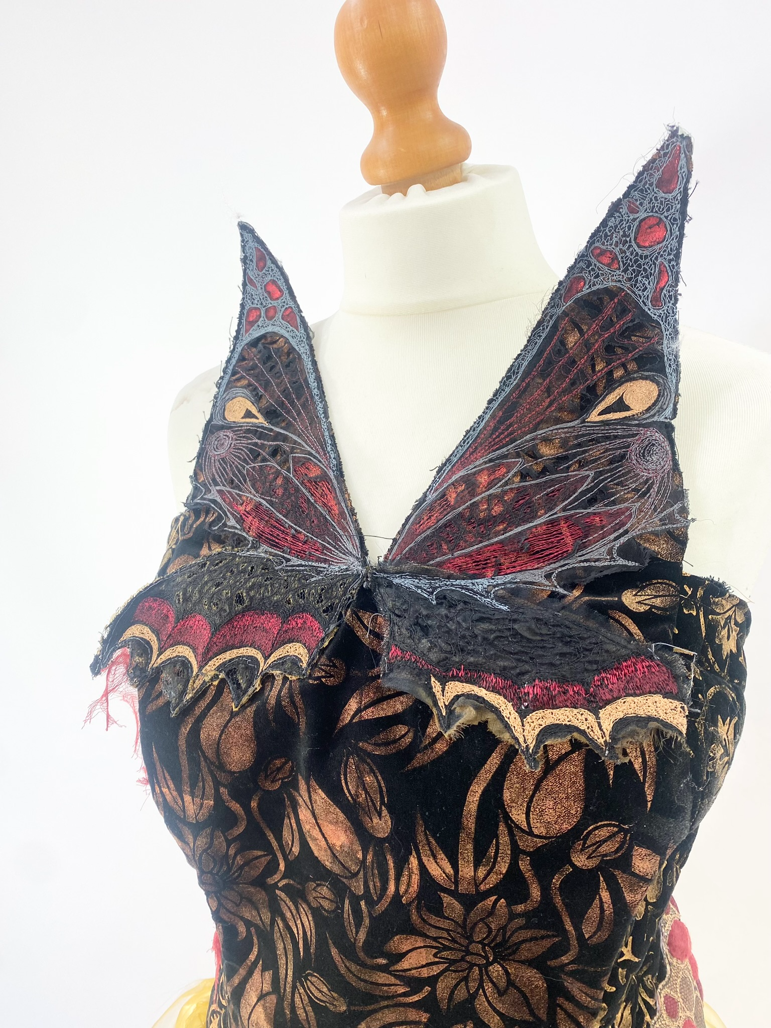 Free-hand stitch on appliqué