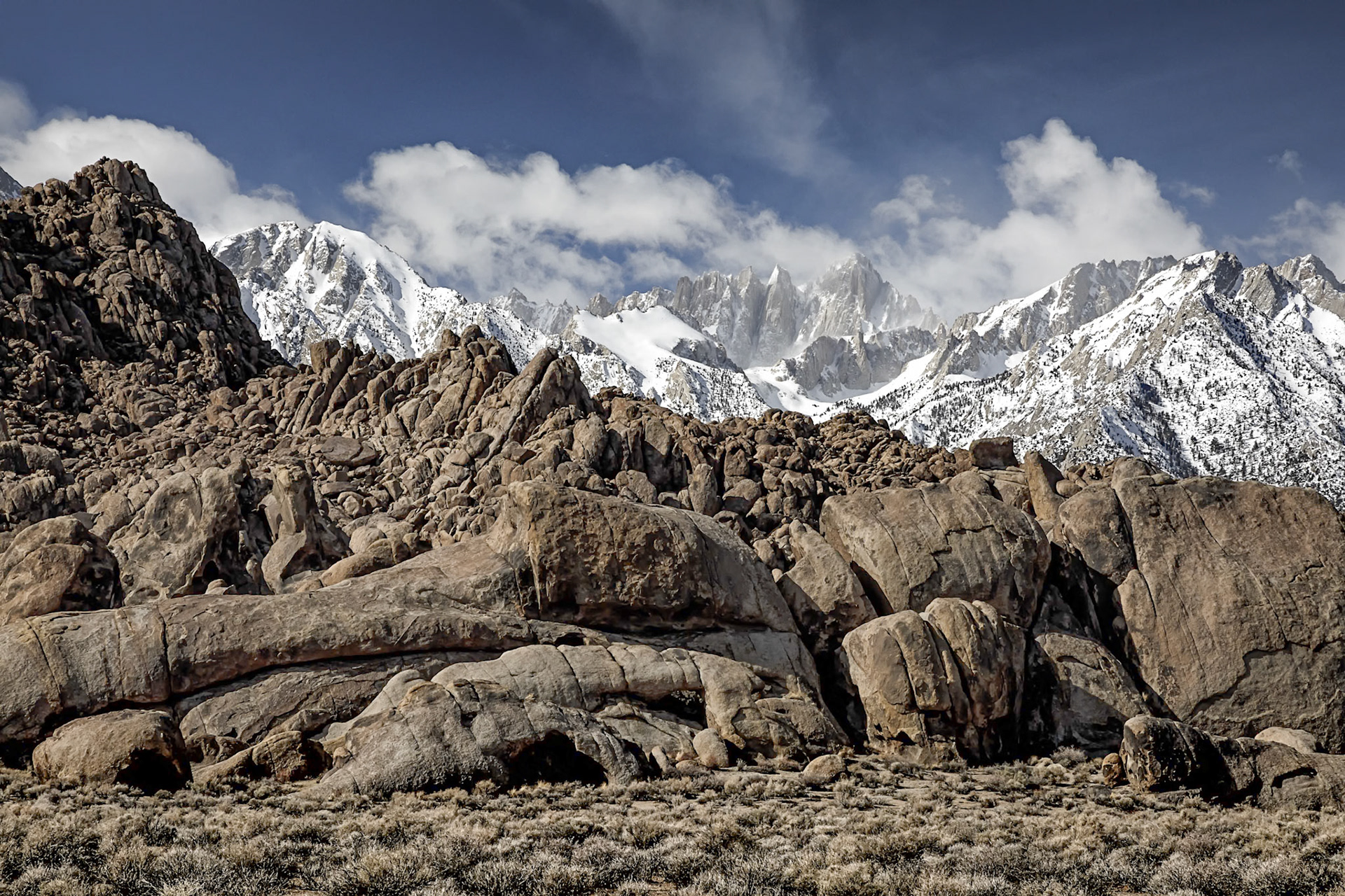 Looking west in the #alabamahills at #mt.mckinley