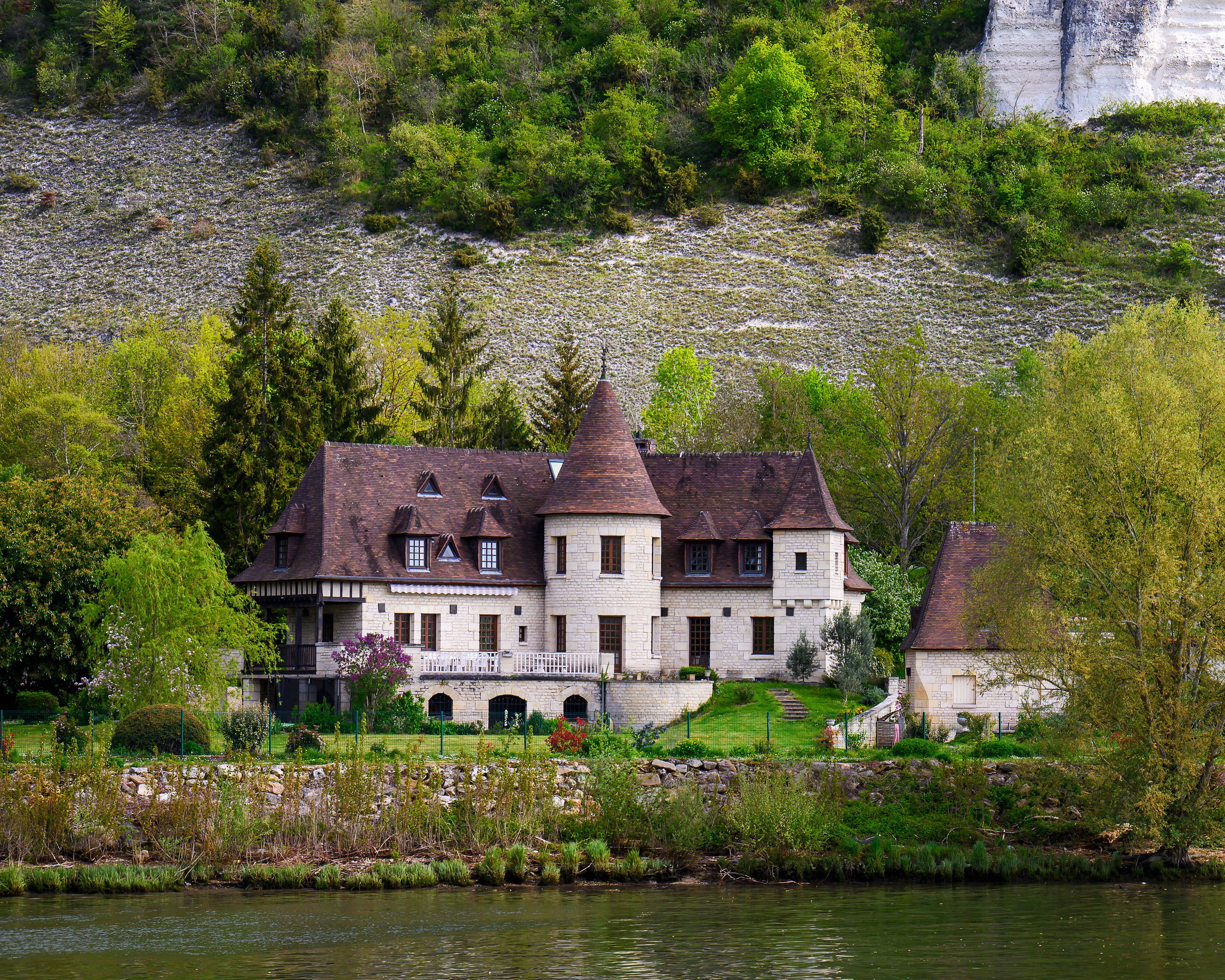 House on the Seine #3