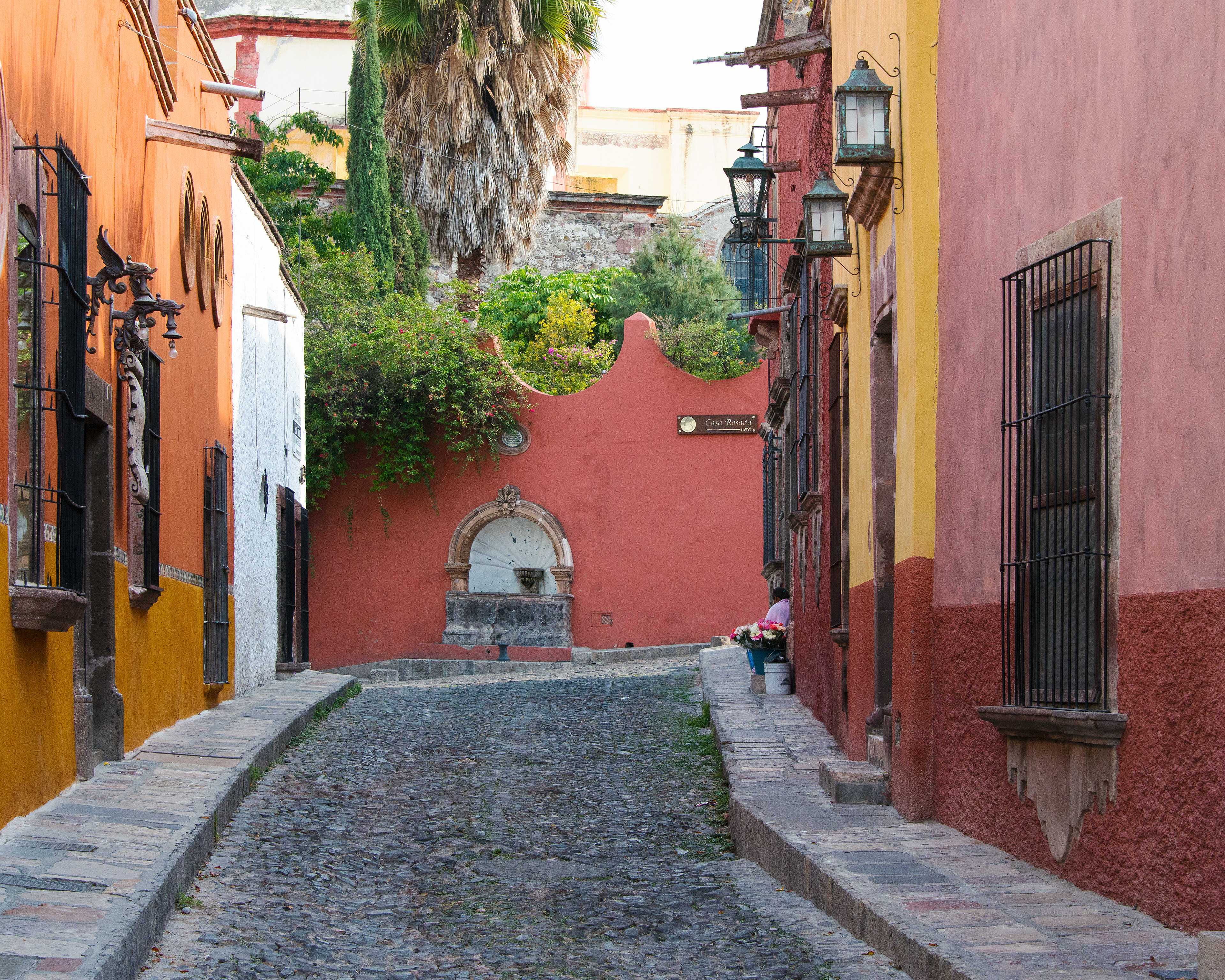 Street behind La Parroquia, SMA