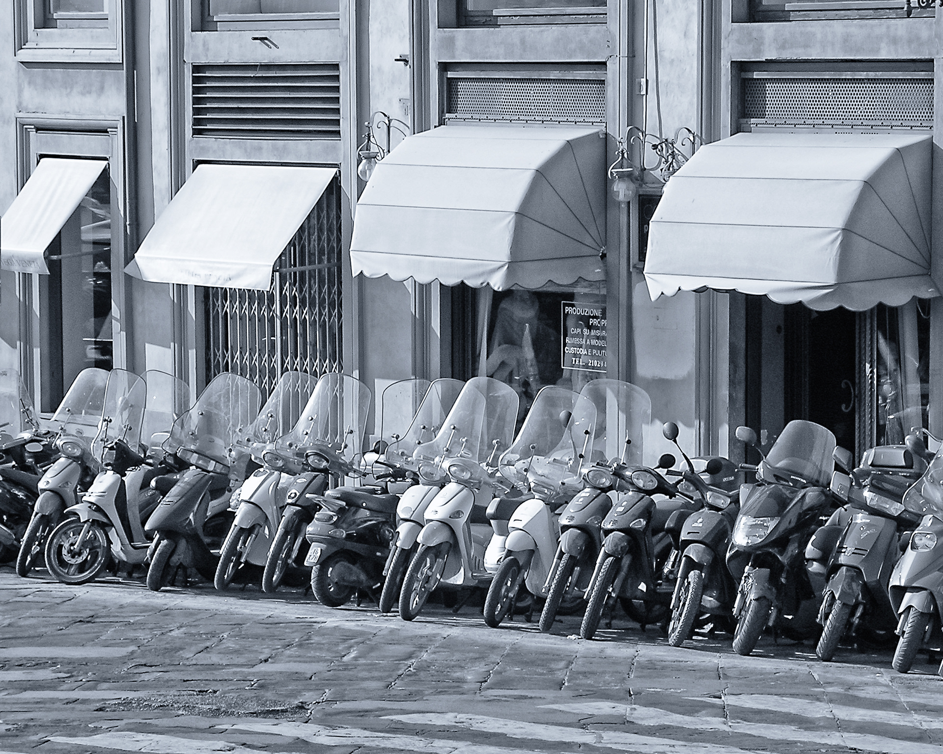 Motor Scooters, Paris
