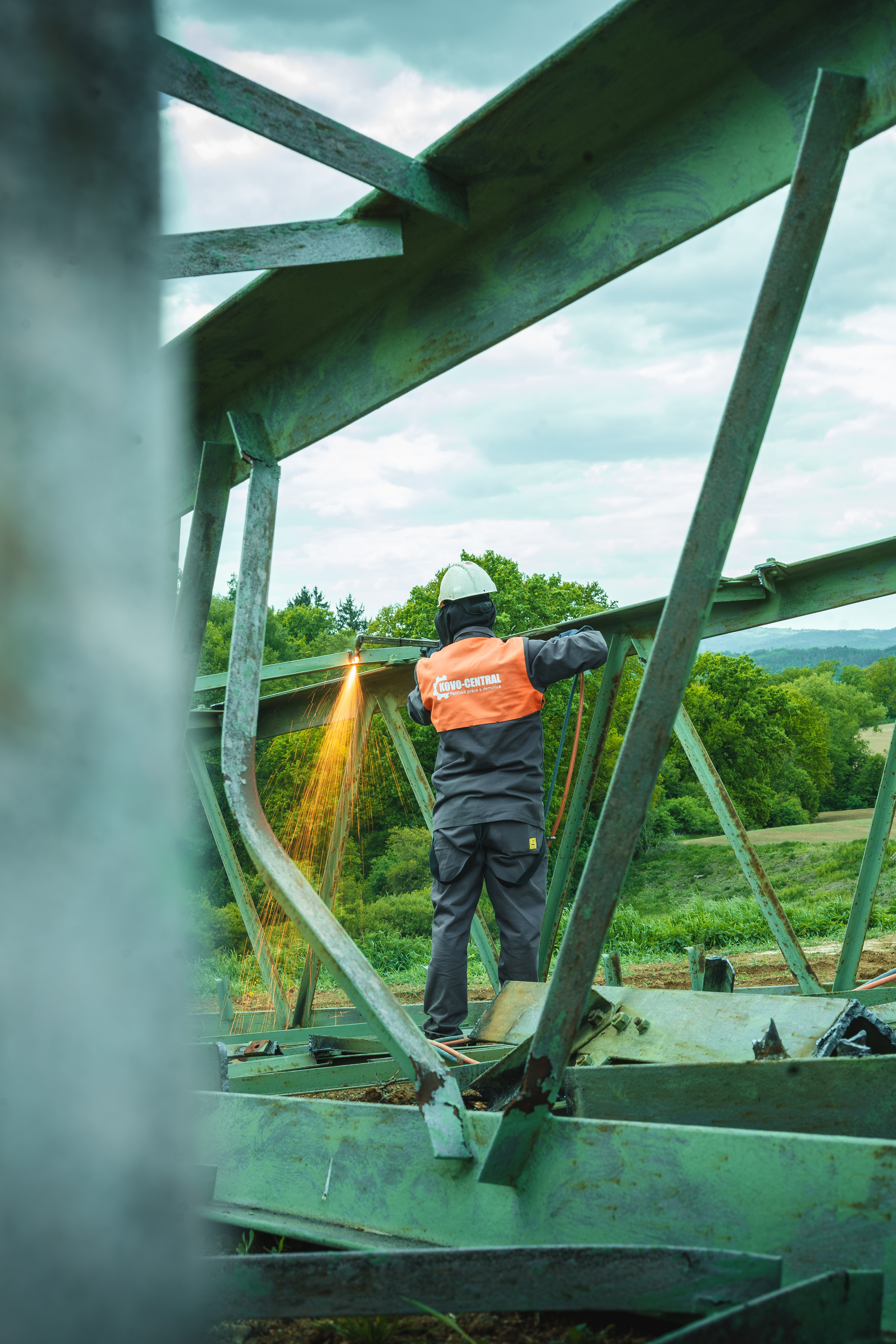 Kovo-Central - dismantling of high-voltage power lines