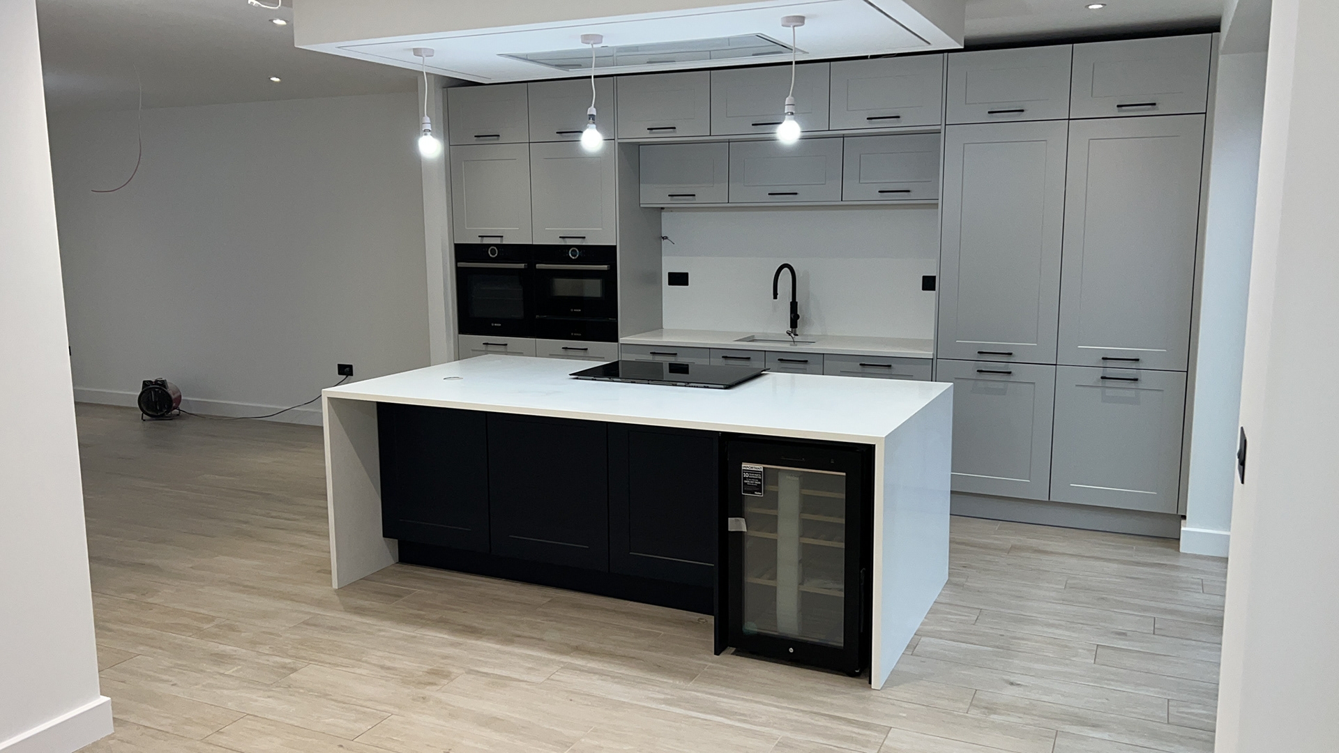 Howdens Shaker Style Kitchen Independent Installation Dry fit ( No Services )