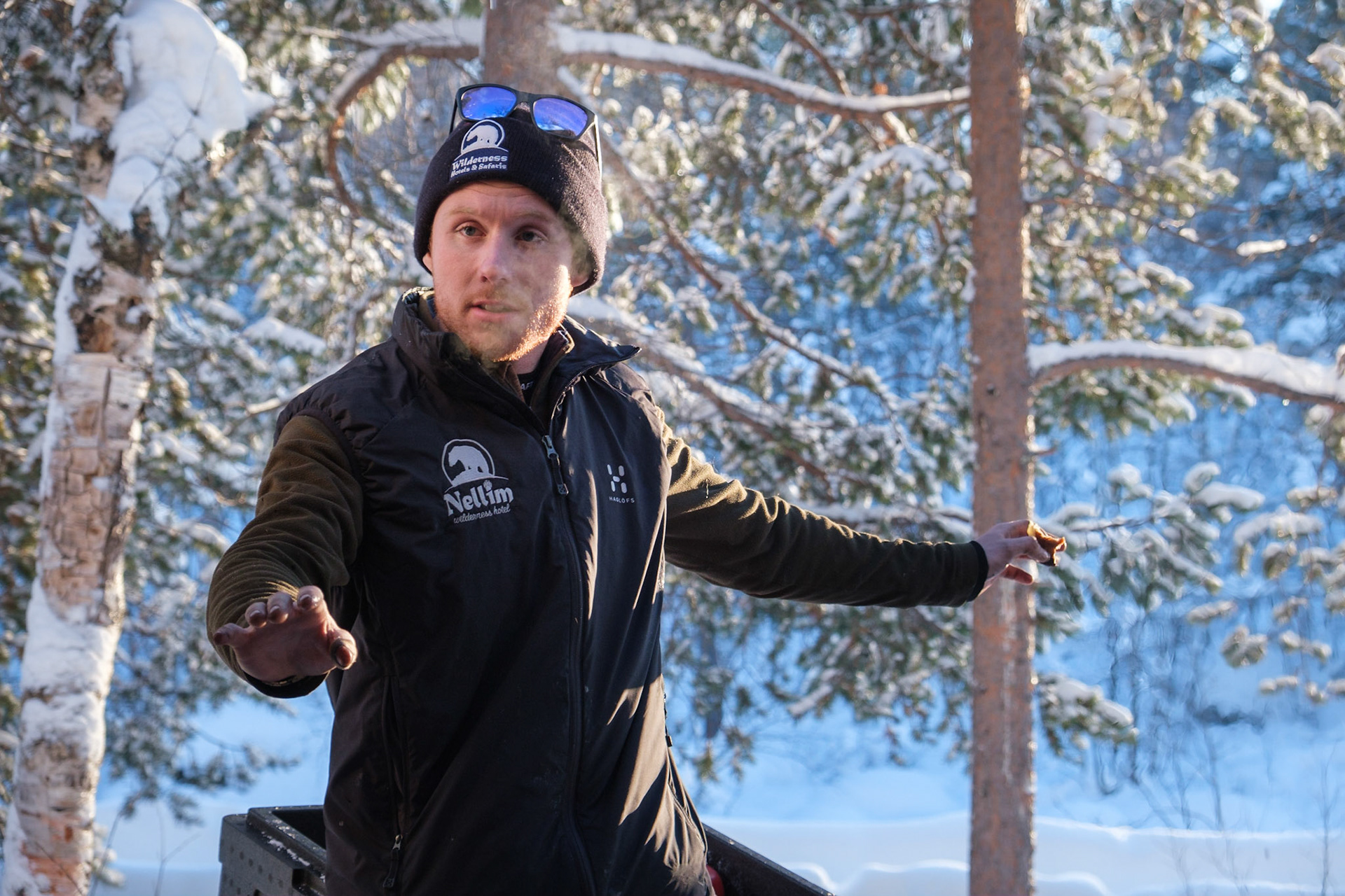 Jonny regaling some or other tale, probably explaining how a Yorkshireman ended up in the north of Finland. It was because of Emmi, his Finnish girlfriend! :)