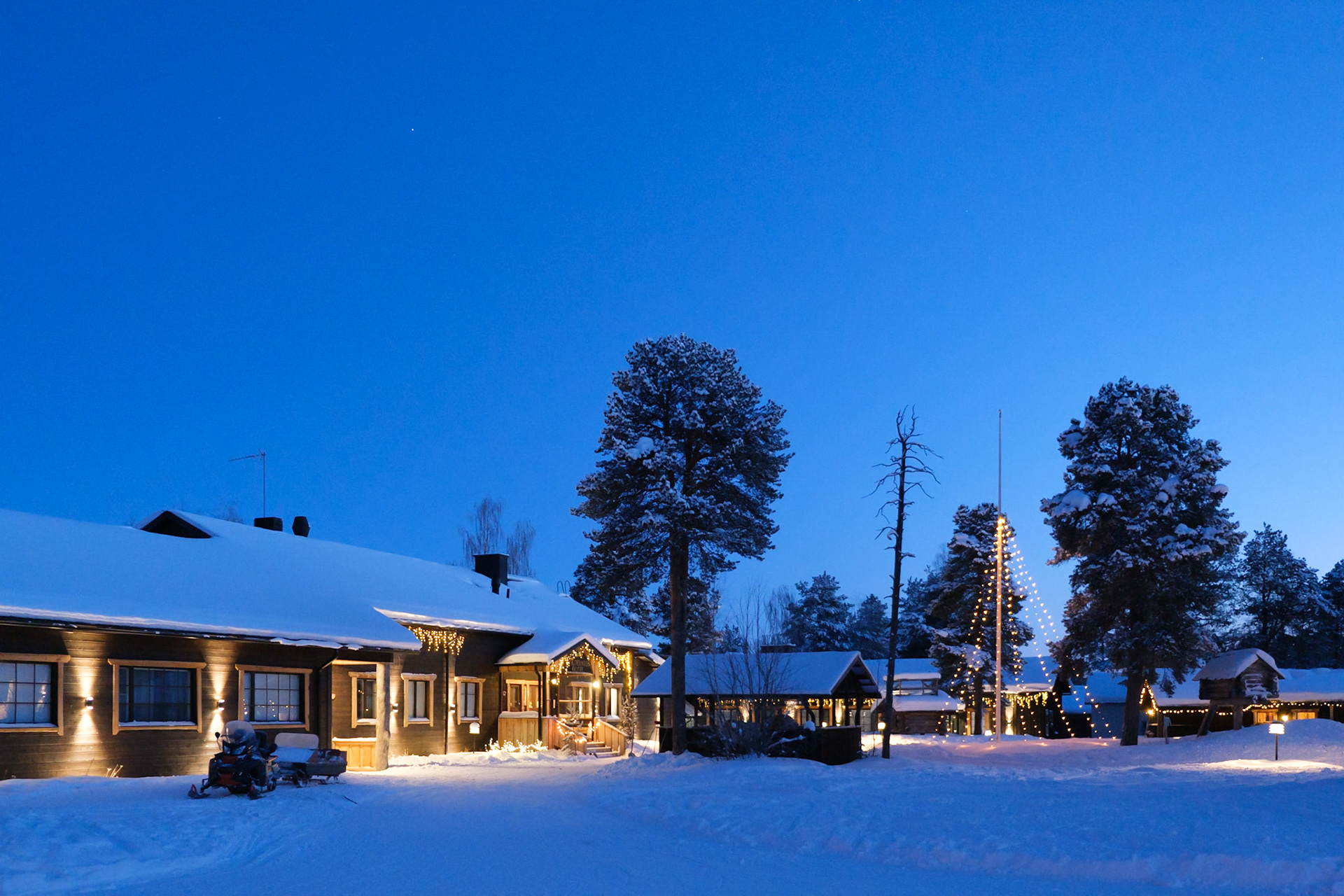 Nellim Wilderness Hotel at dusk, Nellim, Finnish Lapland.