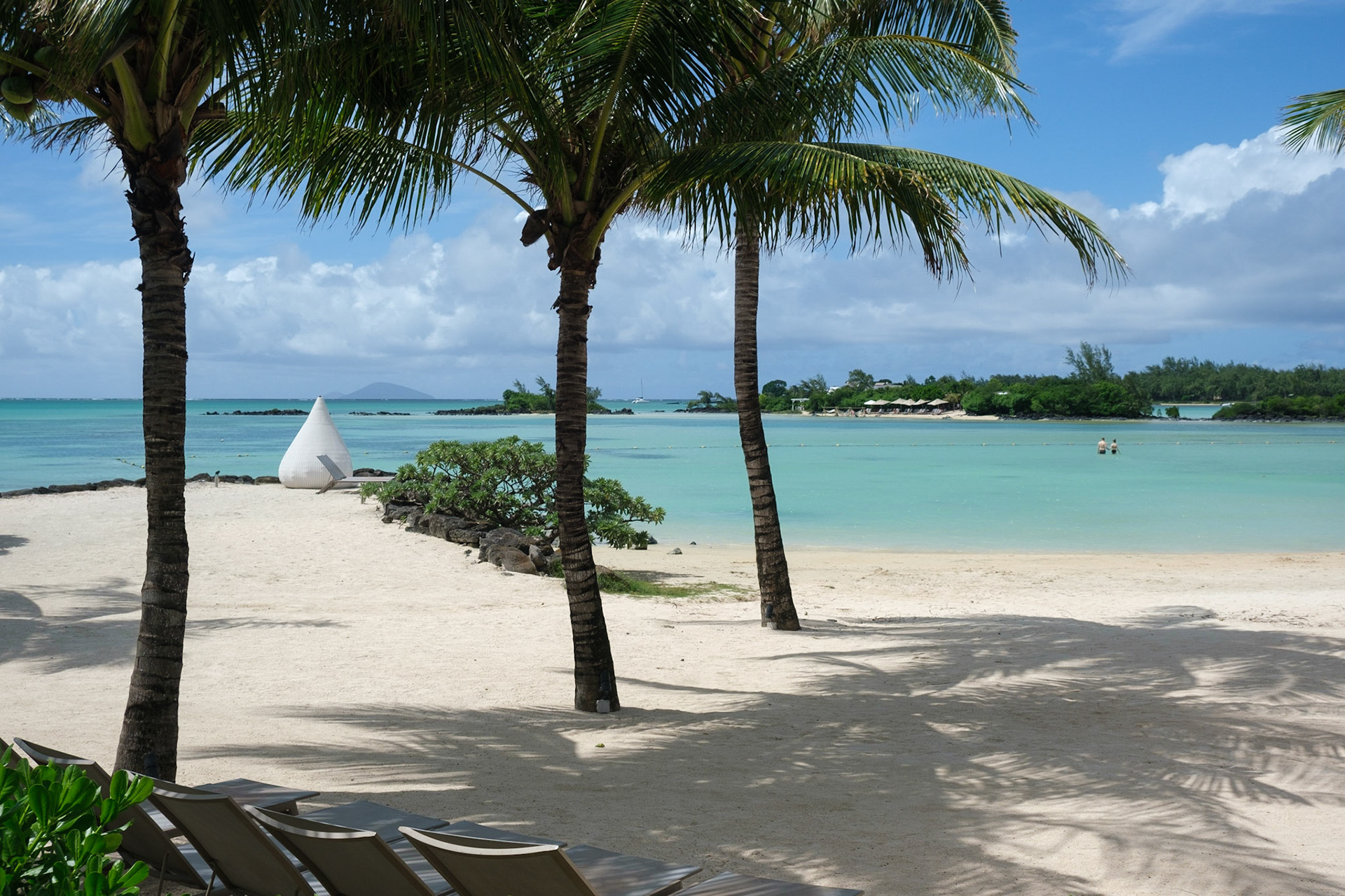 The beach at Zilwa Attitude.