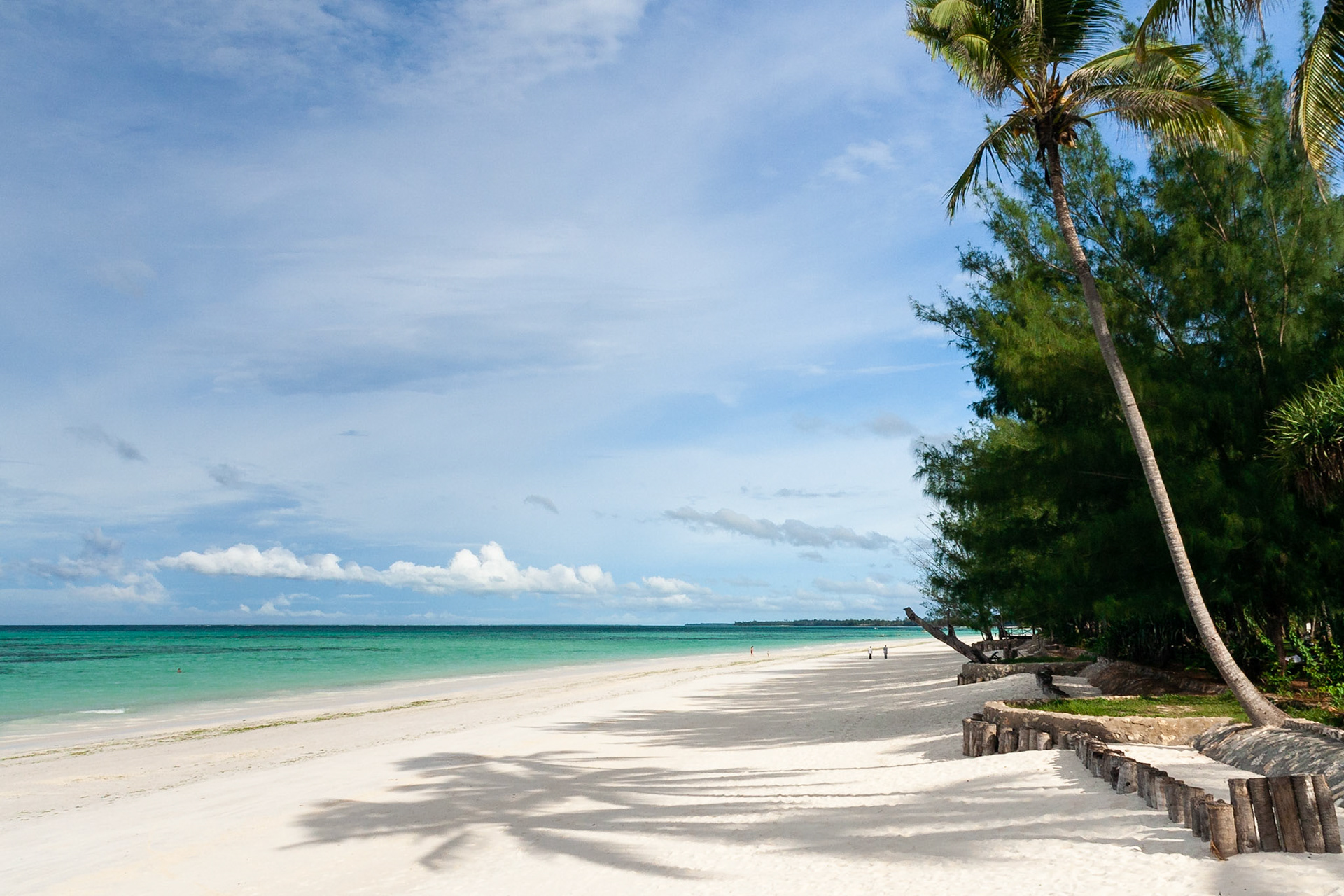 White sandy beaches, Bluebay Beach Resort, Zanzibar