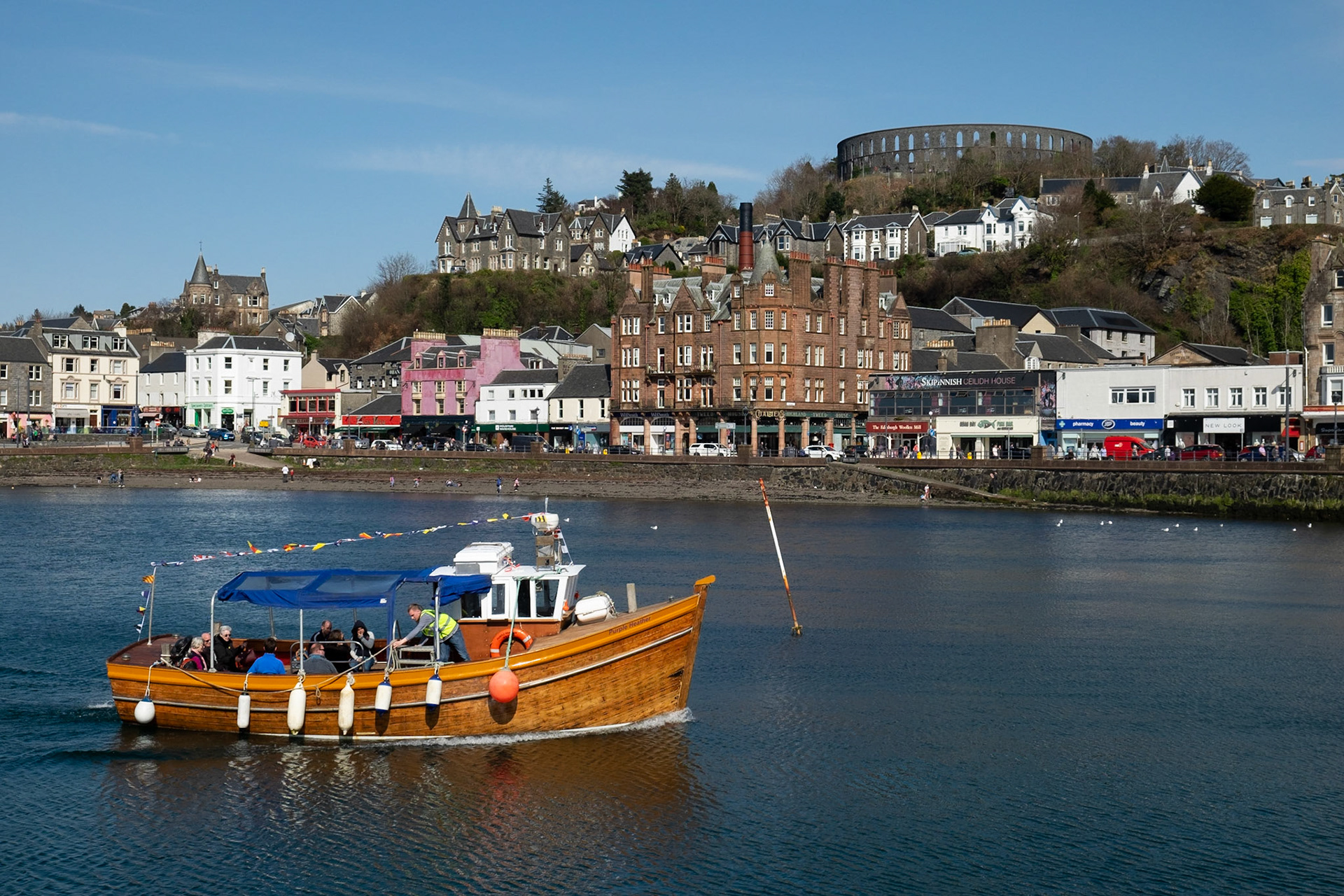 A wildlife sightseeing boat returning to Oban harbour.