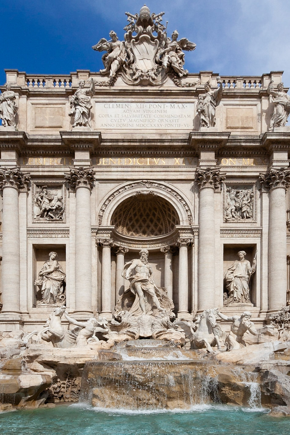 Trevi Fountain, Rome, Italy.