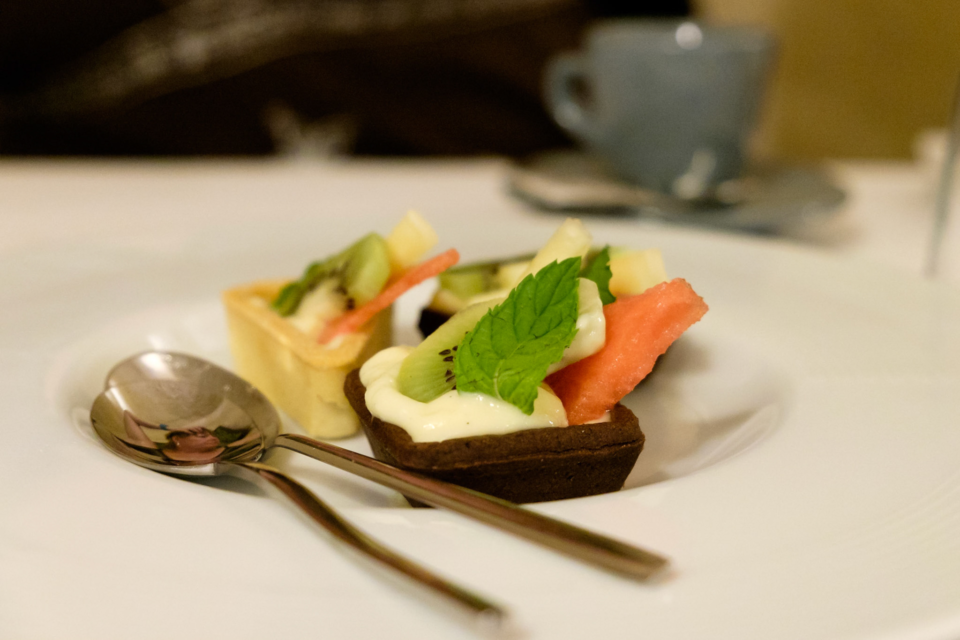 Excellent shortcrust tartlet with custard and seasonal fruit at La Gattabuia, Matera.