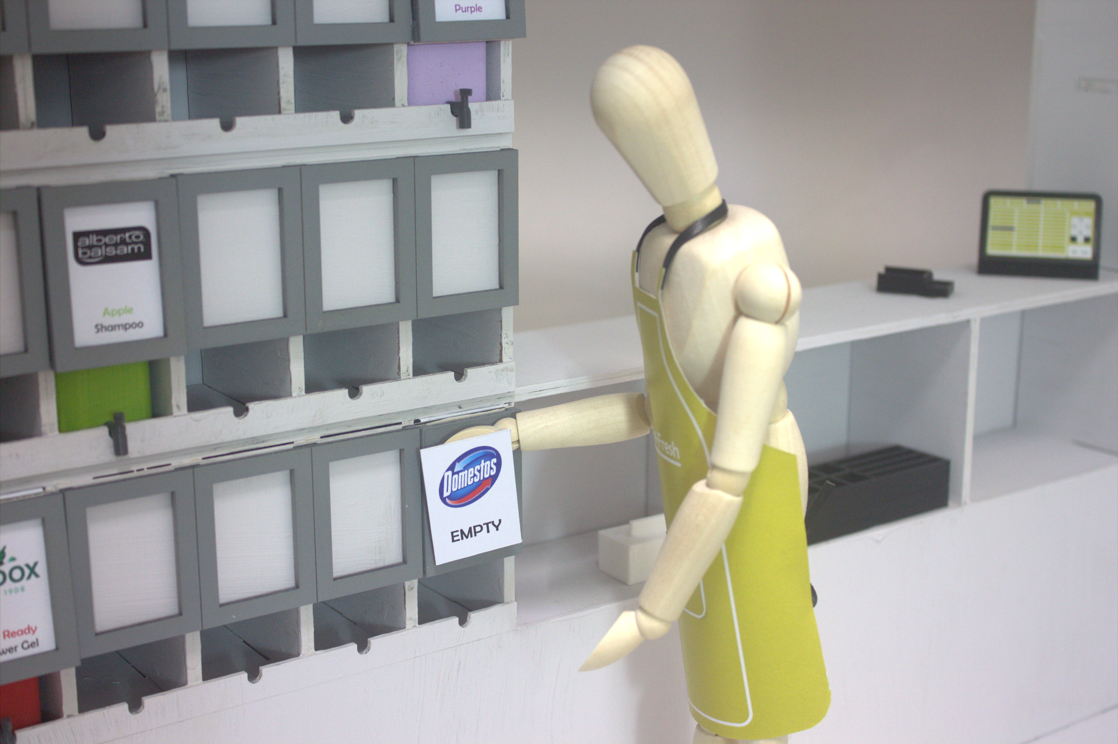 Worker turning info card when container is empty.