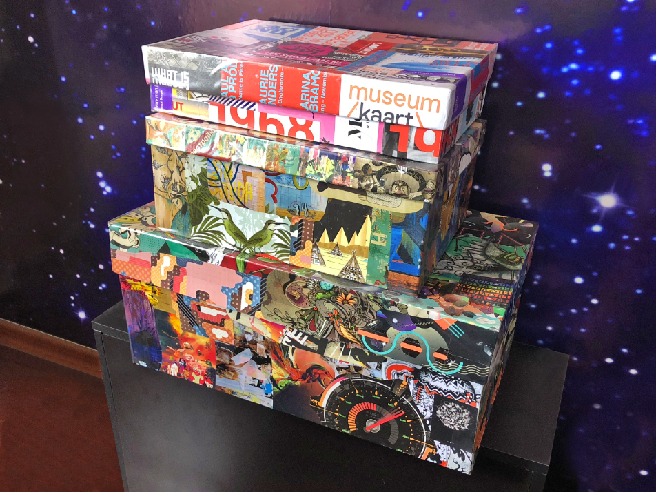 Caixas encapadas com colagem