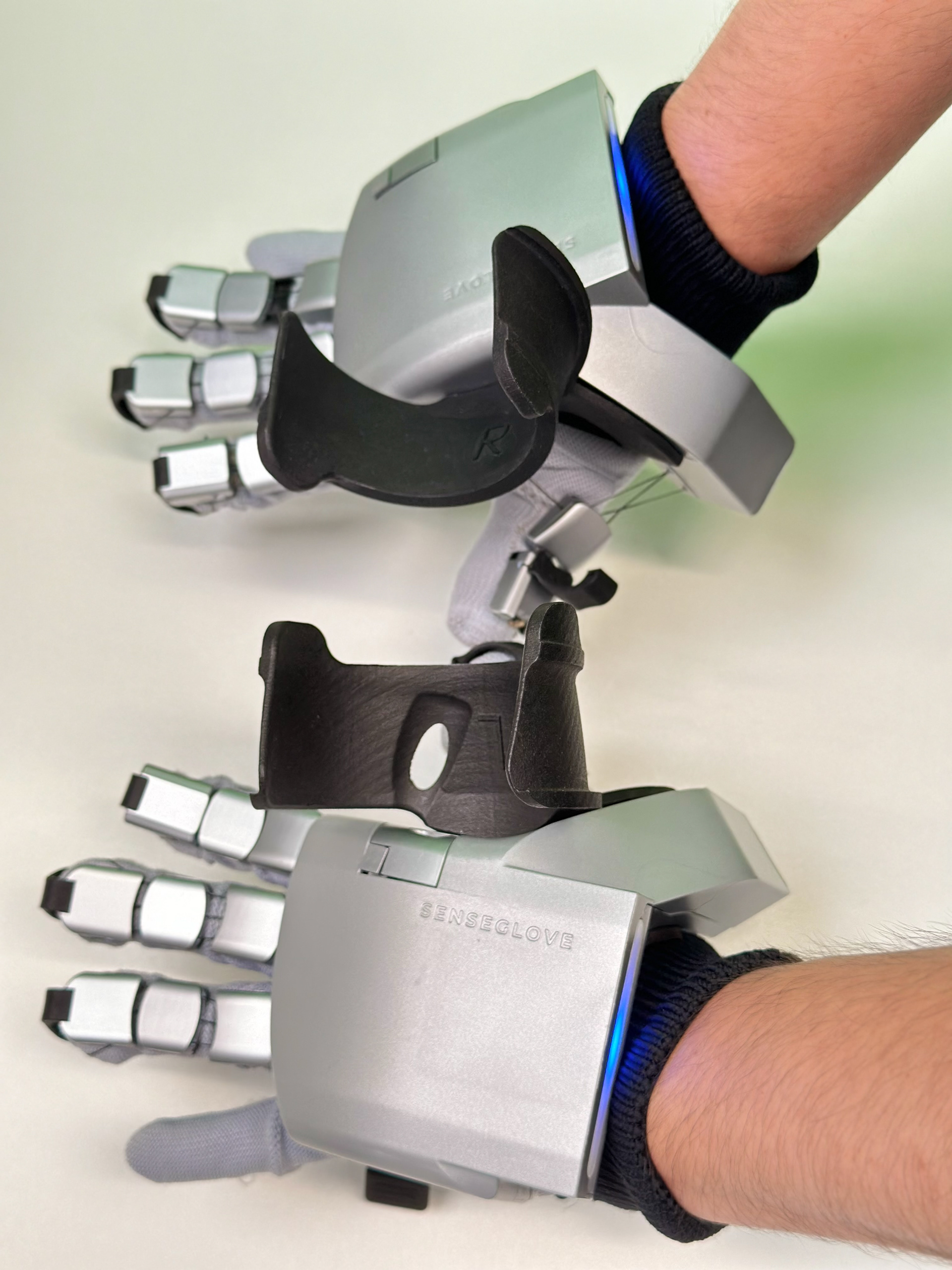 Try out sensor gloves