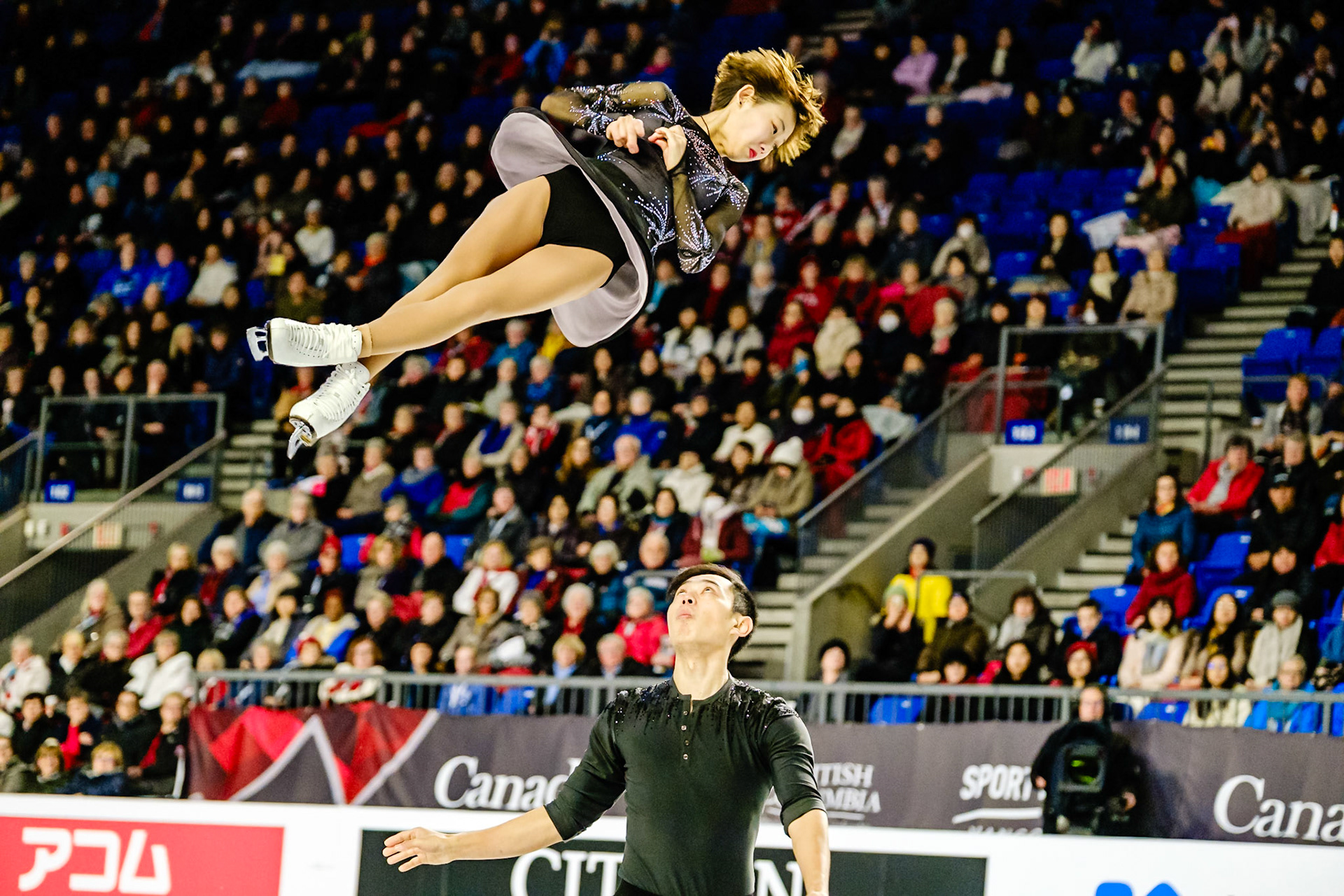 Vancouver, Canada. 7th Dec, 2018. Cheng PENG / Yang JIN of China compete in the Pairs Free Skating Program at the ISU Grand Prix of Figure Skating Final on December 7, 2018 in Vancouver, British Columbia, Canada. Credit: Joe Ng/Alamy Live News