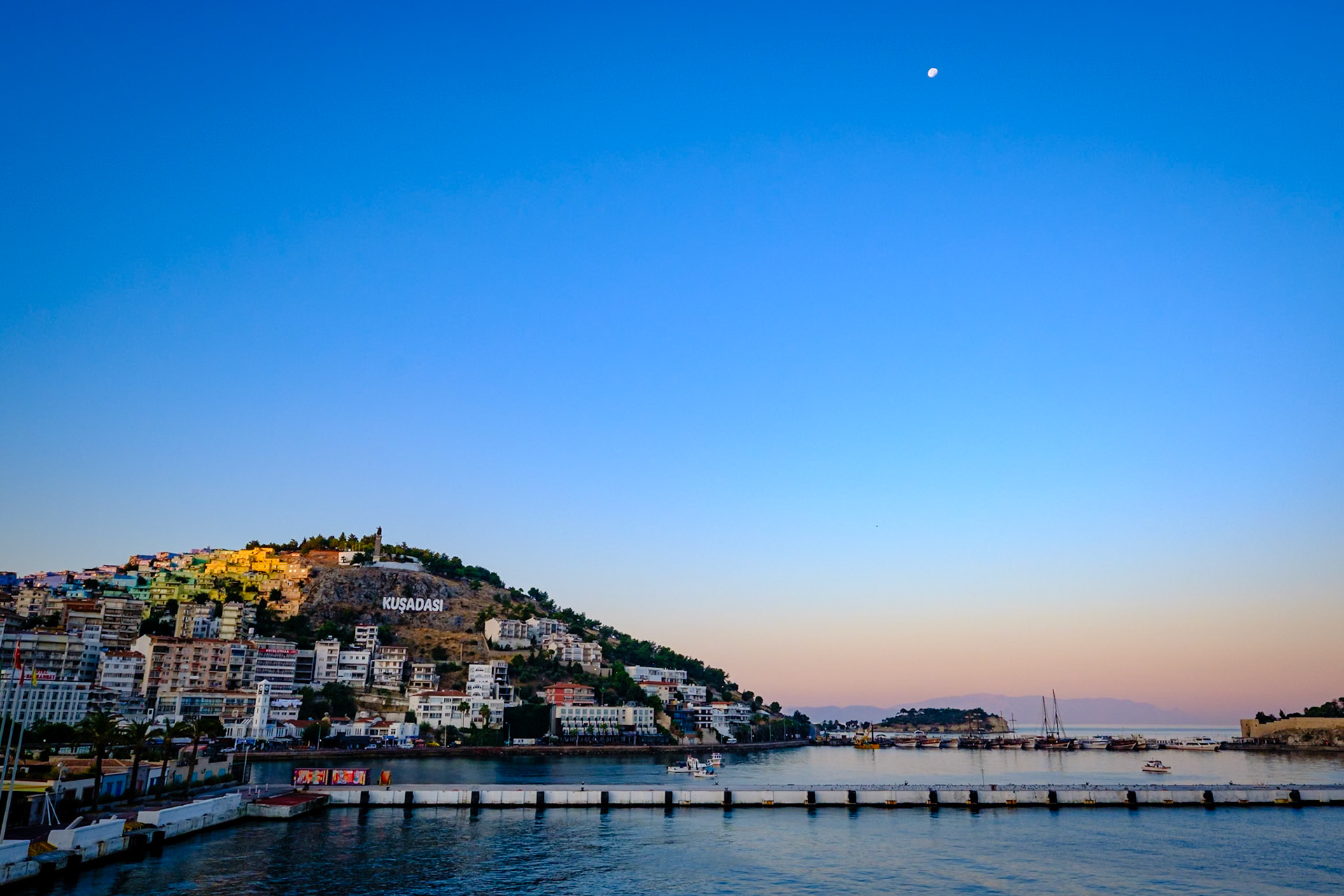Kuşadası (pronounced [ˈkuʃadasɯ]) is a resort town on Turkey's Aegean coast, and the center of the seaside district of the same name within Aydın Province.