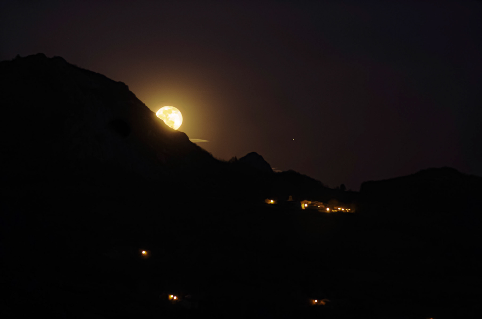 La lune se lève