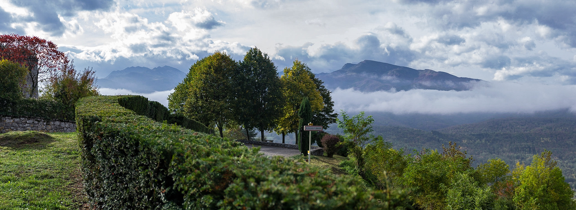 Le belvédère de Lagardelle à l'entrée de Roquefixade.