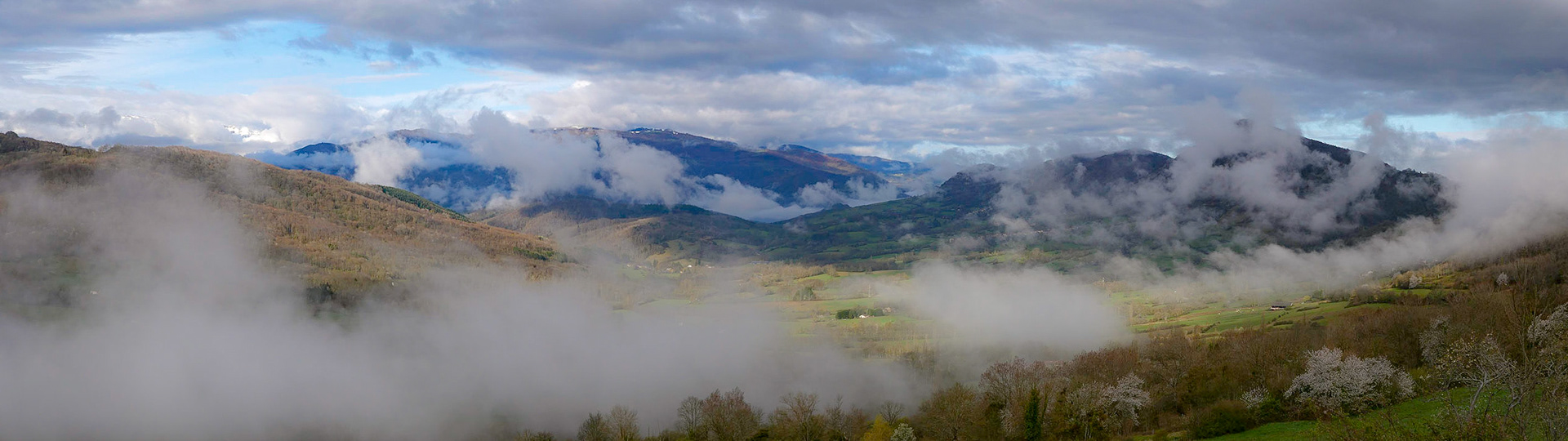 Nuages dans la vallée