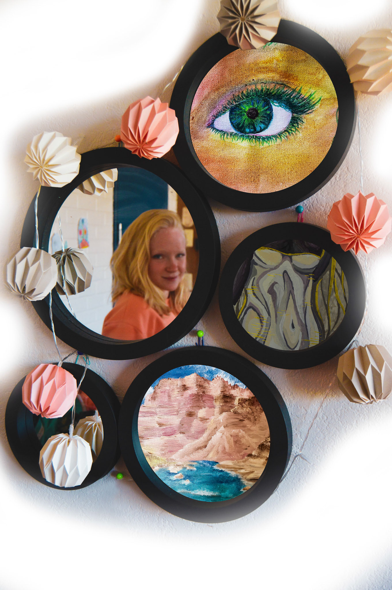 Darby dreams of loo􏰅ing in a mirror and seeing pieces of her artwork.