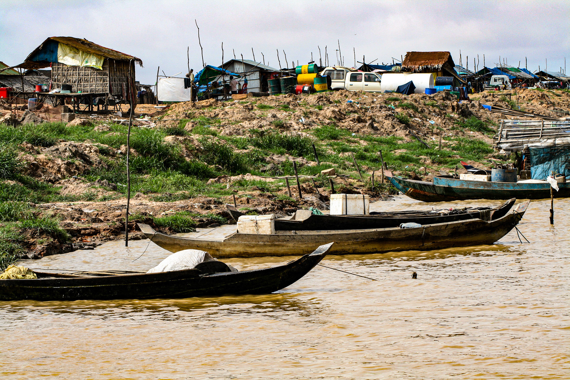 During the June-to-November monsoonal regime, the swollen Mekong reverses the southeastward flow of the Sab River, which increases Tonle Sap’s area from about 1,050 square miles (2,700 square km) to about 4,000 square miles (10,360 square km); its depth also increases from 3–10 feet (0.9–3 m) to 30–45 feet (9–14 m), permitting vessels with 9 feet (3 m) of draft to navigate it up through the various tributaries. 