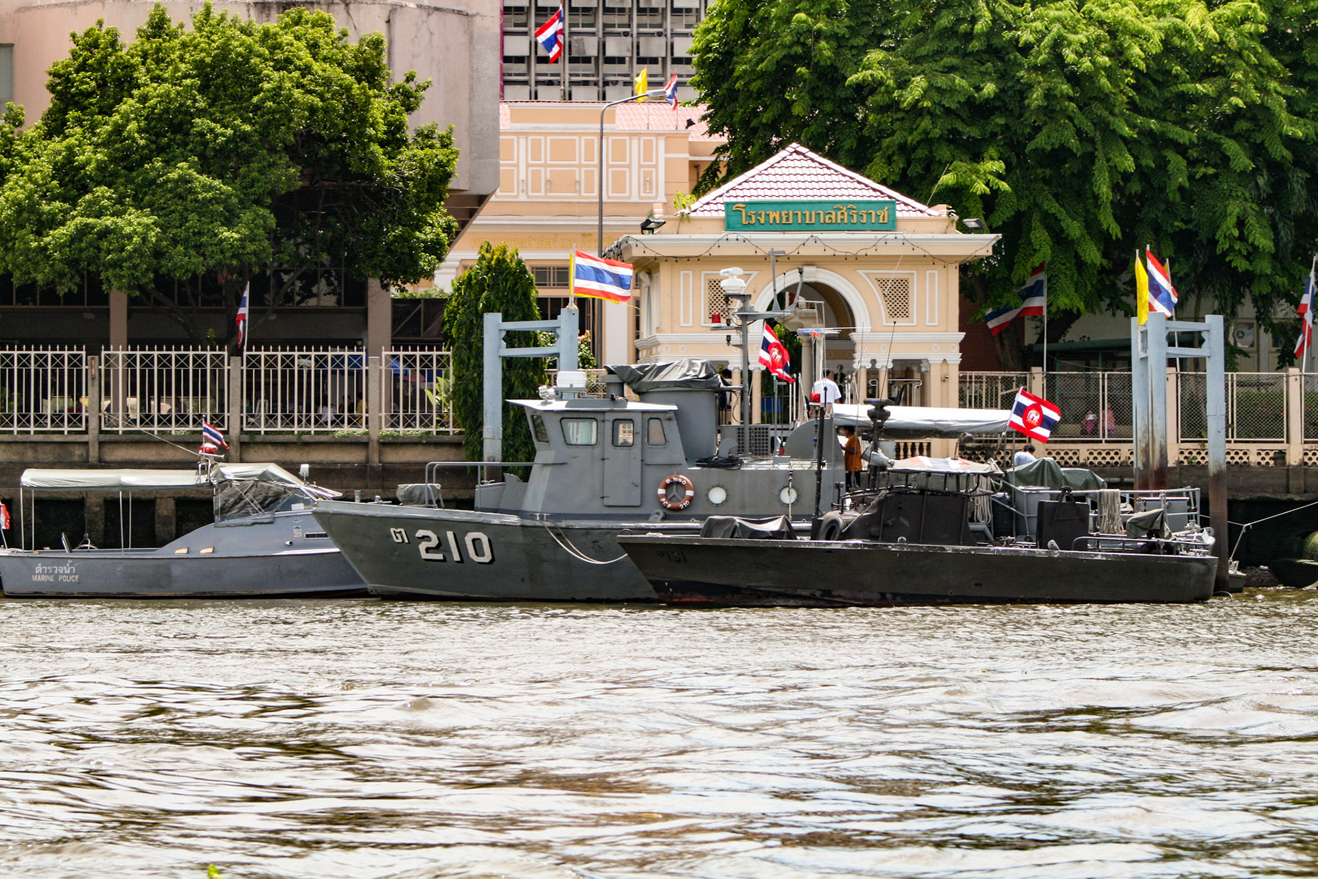 Boat ride to Wat Arun