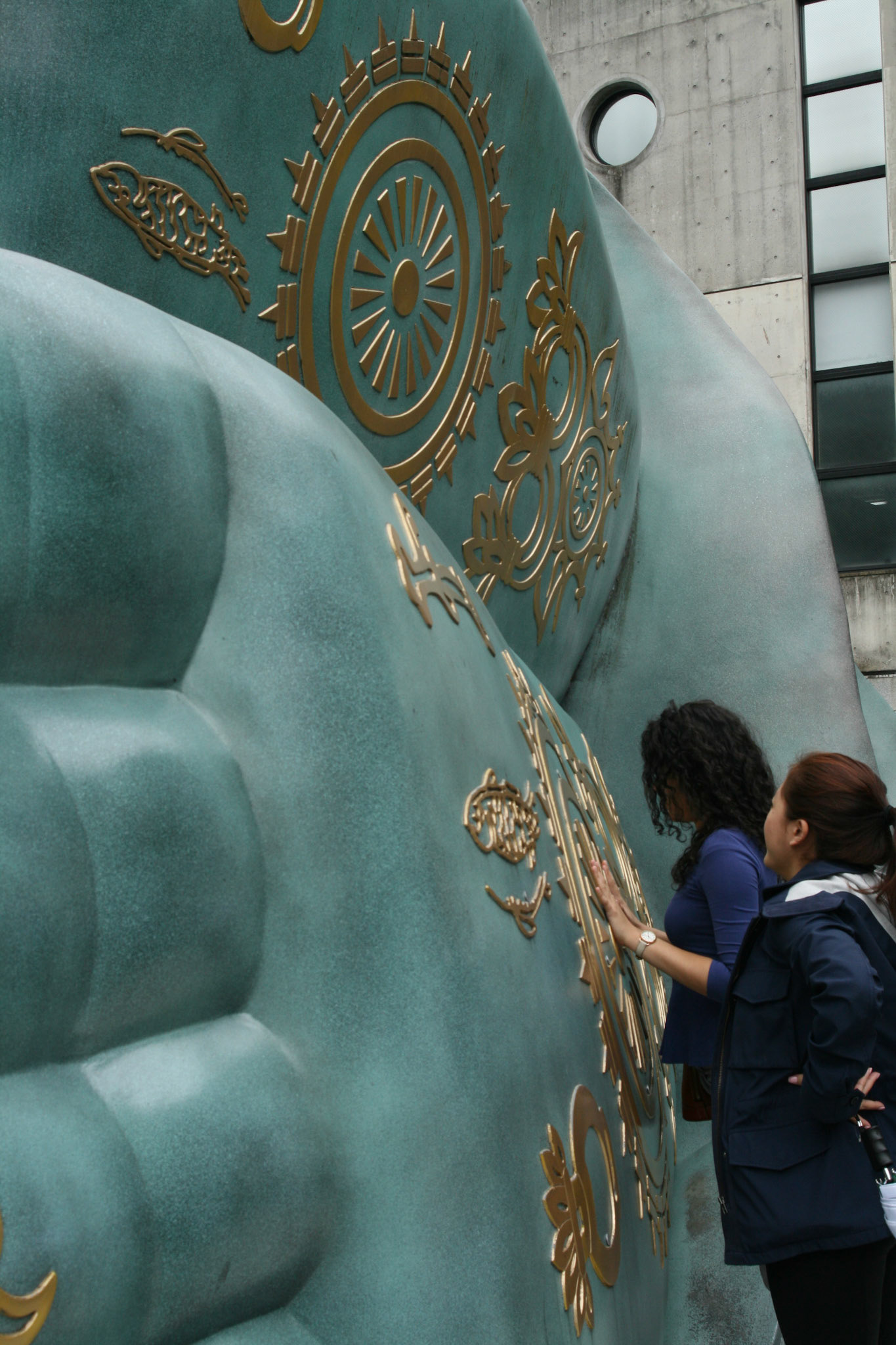 Be sure to touch its massive pair of feet or grab hold of the cords tied to its hands to immerse yourself in the powerful experience the site offers. 