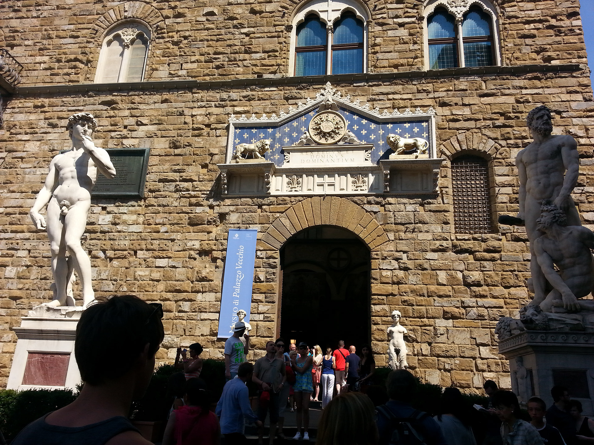 There are many full-sized replicas of the statue of David around the world, perhaps the most prominent being the one in the original's position in the Piazza della Signoria in Florence, Italy, placed there in 1910. the statue is just outside the entrance to the Palazzo Vecchio in Florence, Italy. The original now resides in the Uffizi Gallery.