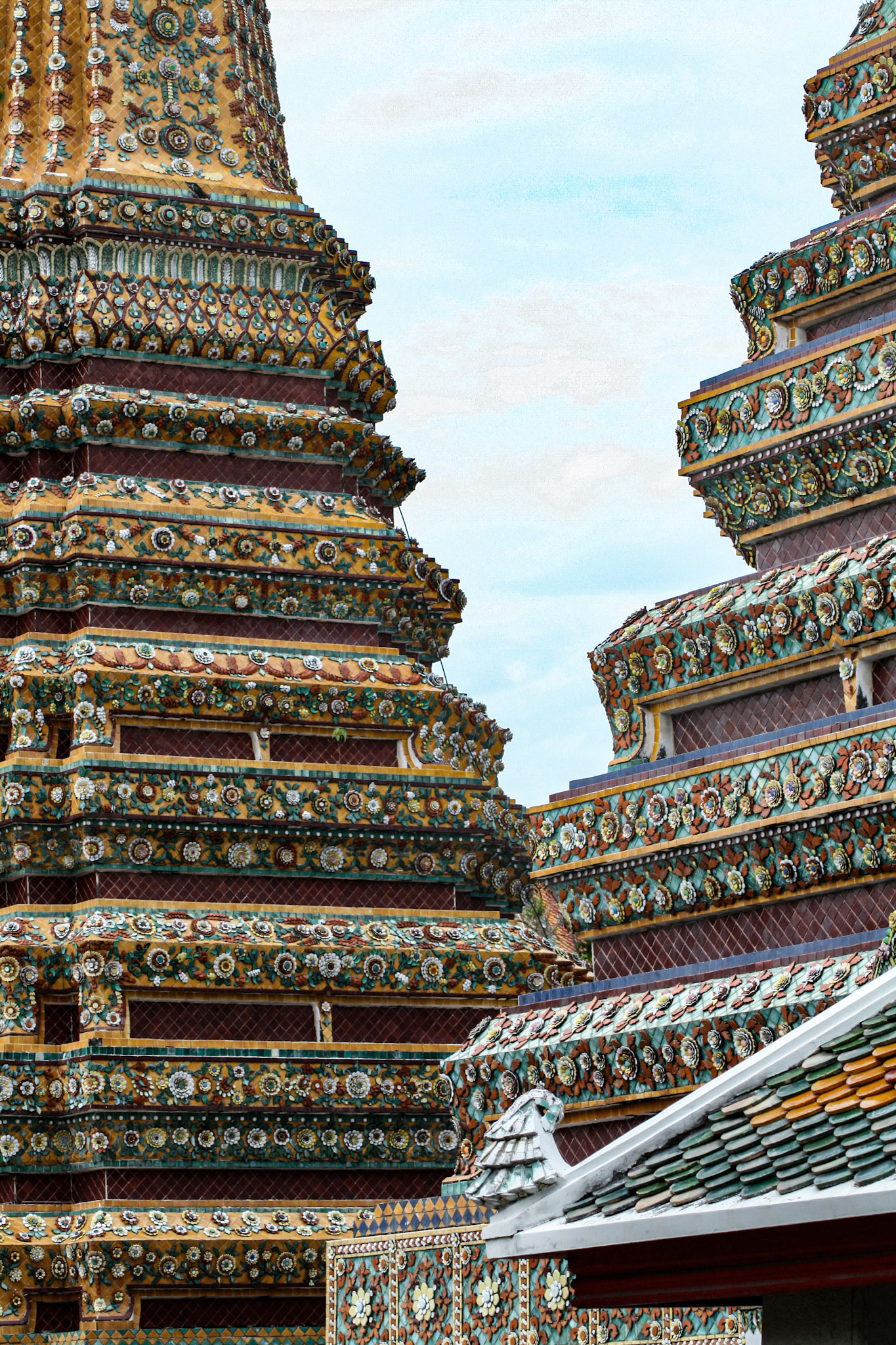 There are four large stupas that are all 42 meters tall. These stupas were built for King Rama I, II, III and IV.