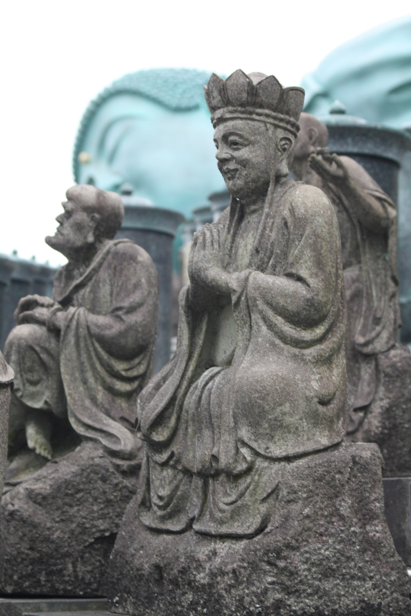 On the hill below the reclining figure are 500 statues of various disciples, each with a distinct posture and facial expression. 