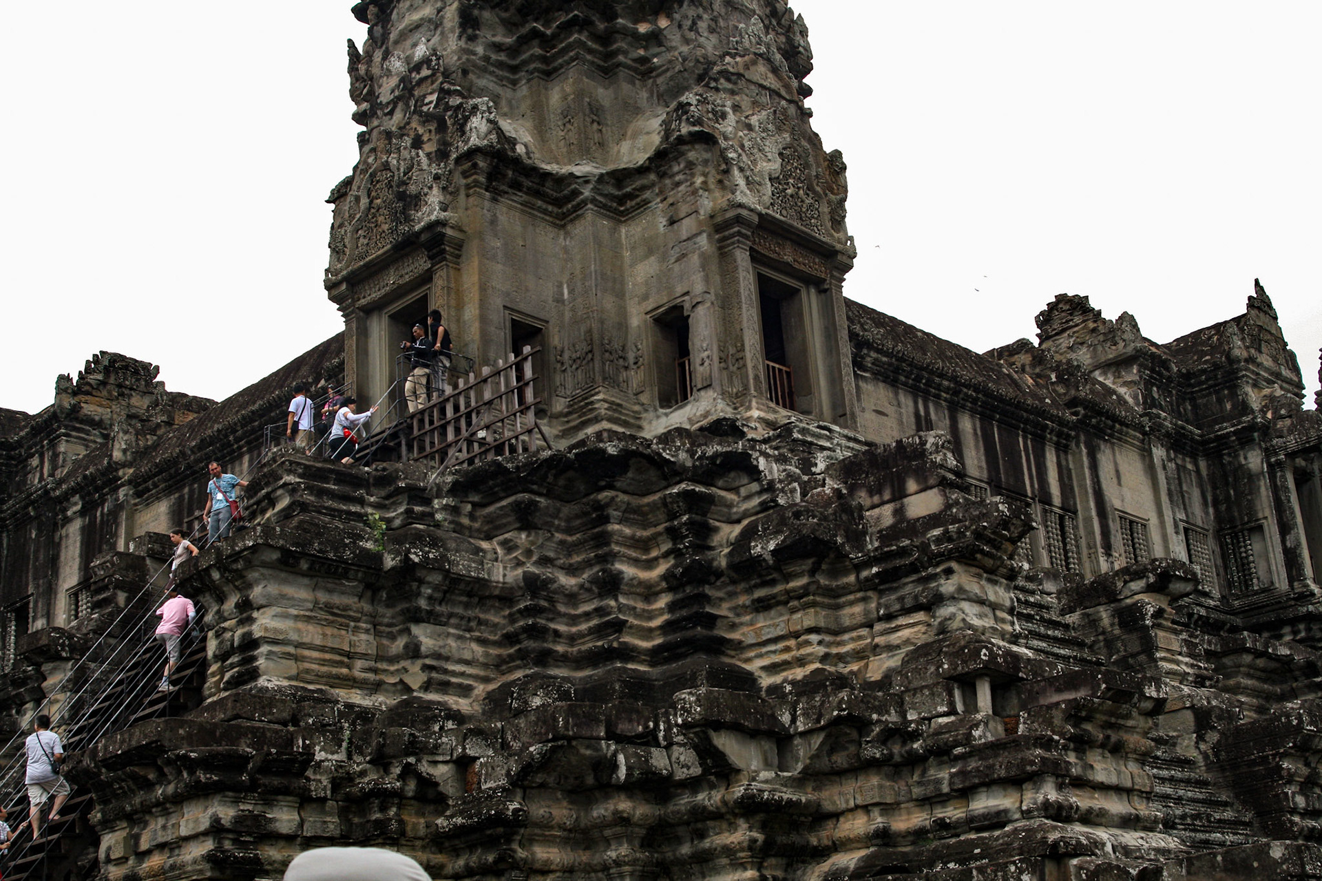 The first great temple mountain was the Bakong, a five-level pyramid dedicated in 881 by King Indravarman I. The structure of Bakong took shape of stepped pyramid, popularly identified as temple mountain of early Khmer temple architecture. 