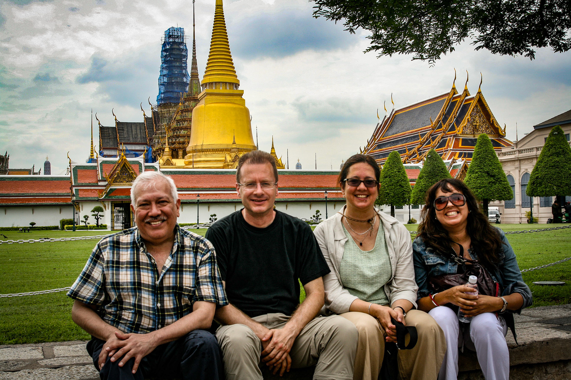 Sam Luna, Michael Meffert, Linda Bathgate and Shahira S. Fahmy pose in front of Wat Phra Kaew 