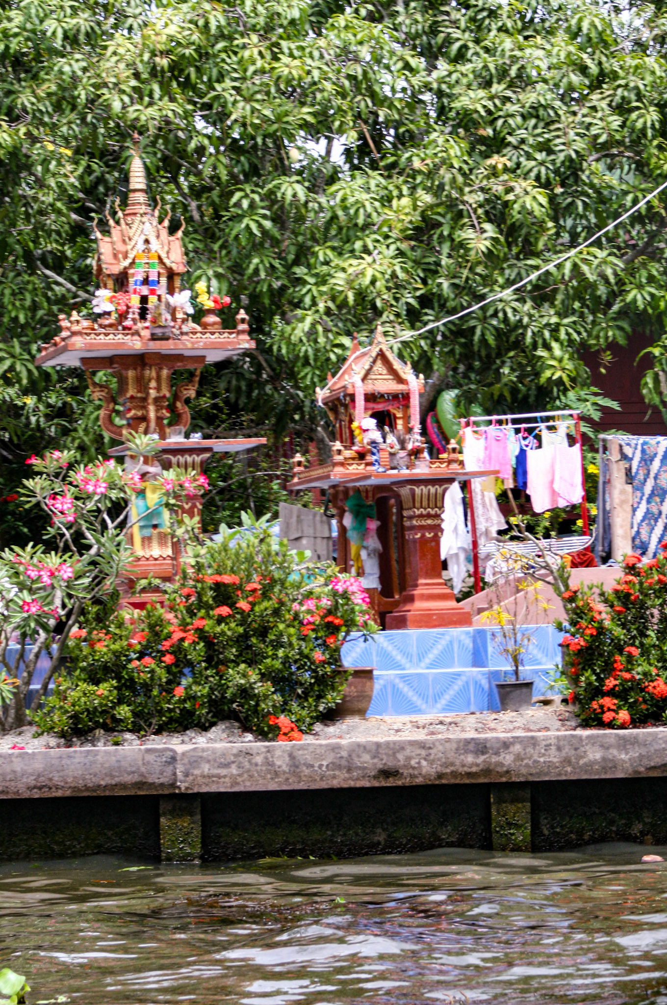 Boat ride to Damnoen Saduak Floating Market 