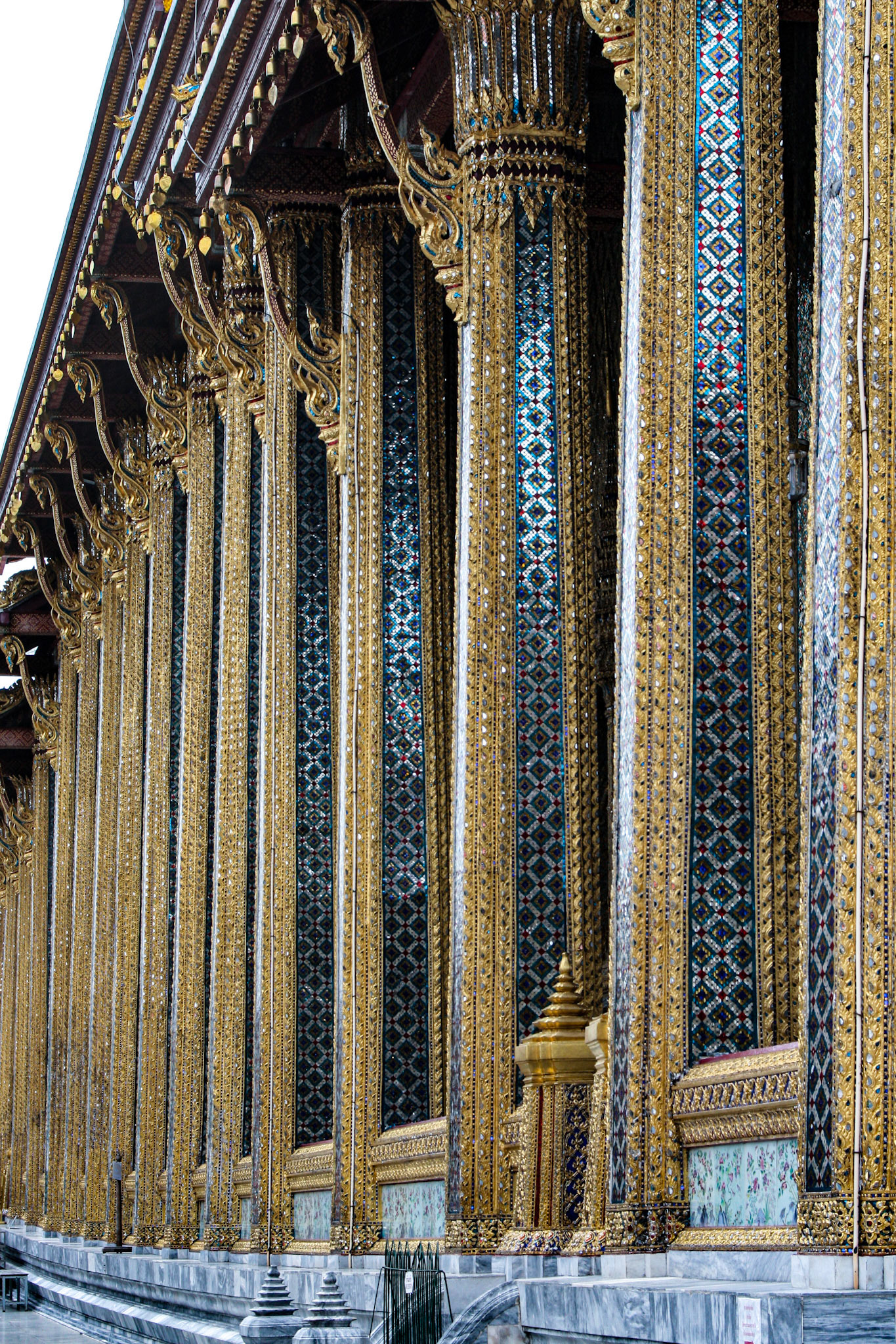 Columns are highly decorated with colorful tile.