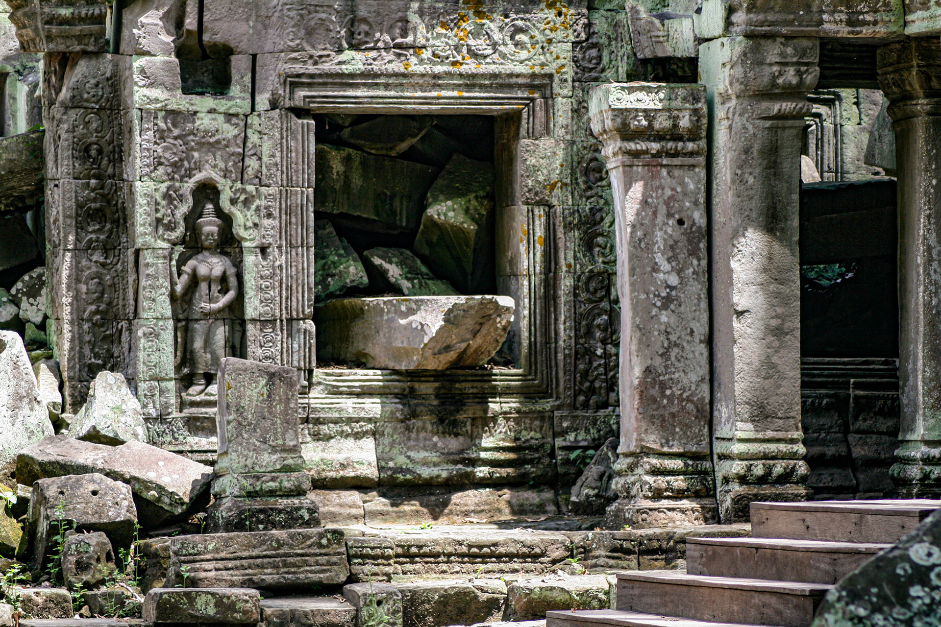 Ta Prohm does not have as many narrative bas-reliefs as Angkor Wat or Angkor Thom, but some depictions of scenes from Buddhist mythology do remain. The temple also features stone reliefs of devatas (minor female deities), meditating monks or ascetics, and dvarapalas or temple guardians. 