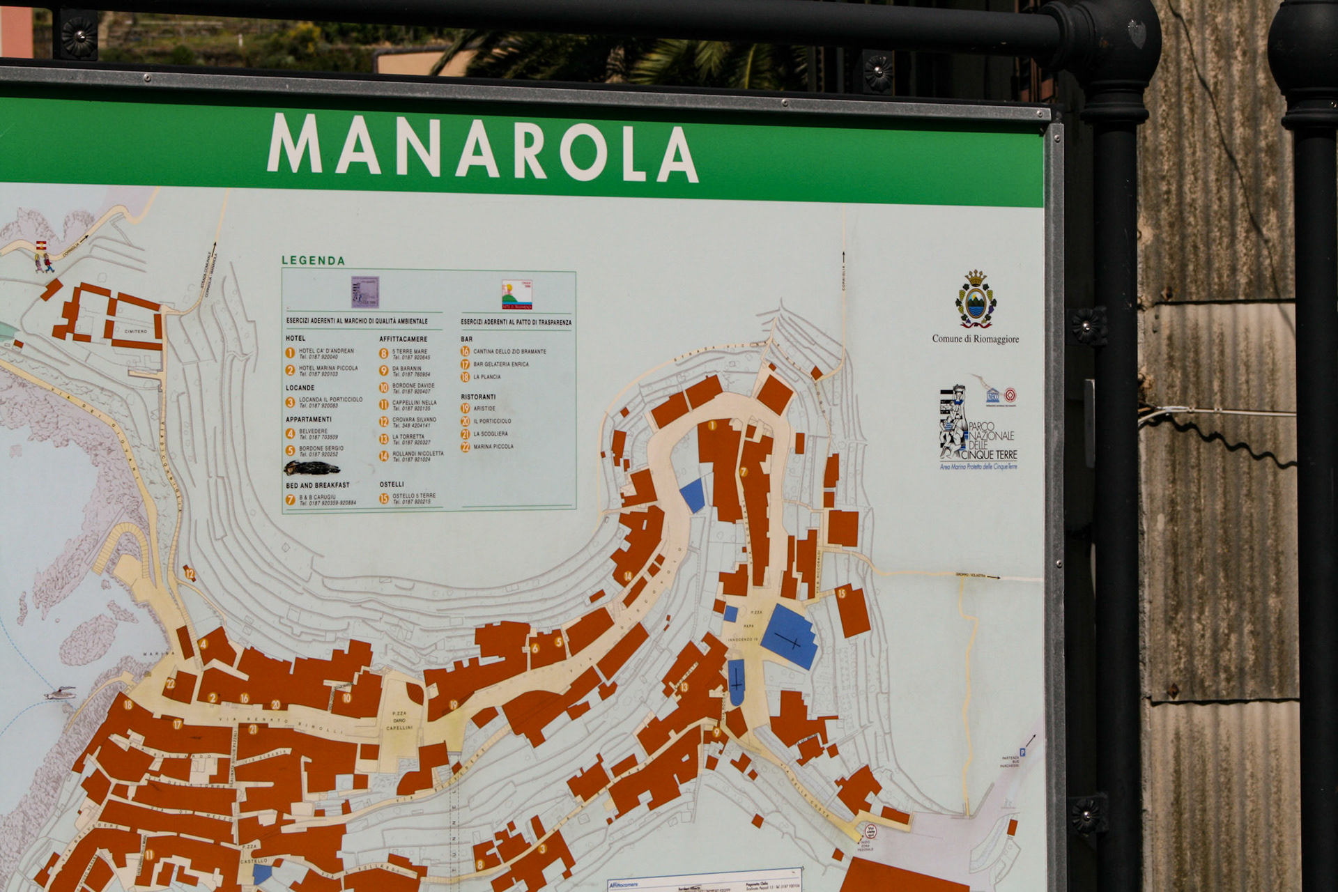 Manarola is actually the second village of the Cinque Terre on the side of La Spezia. It is only 500 meters from the first village. The station is also separated from the town by a tunnel, now it is much more spacious and beautifully designed inside. 