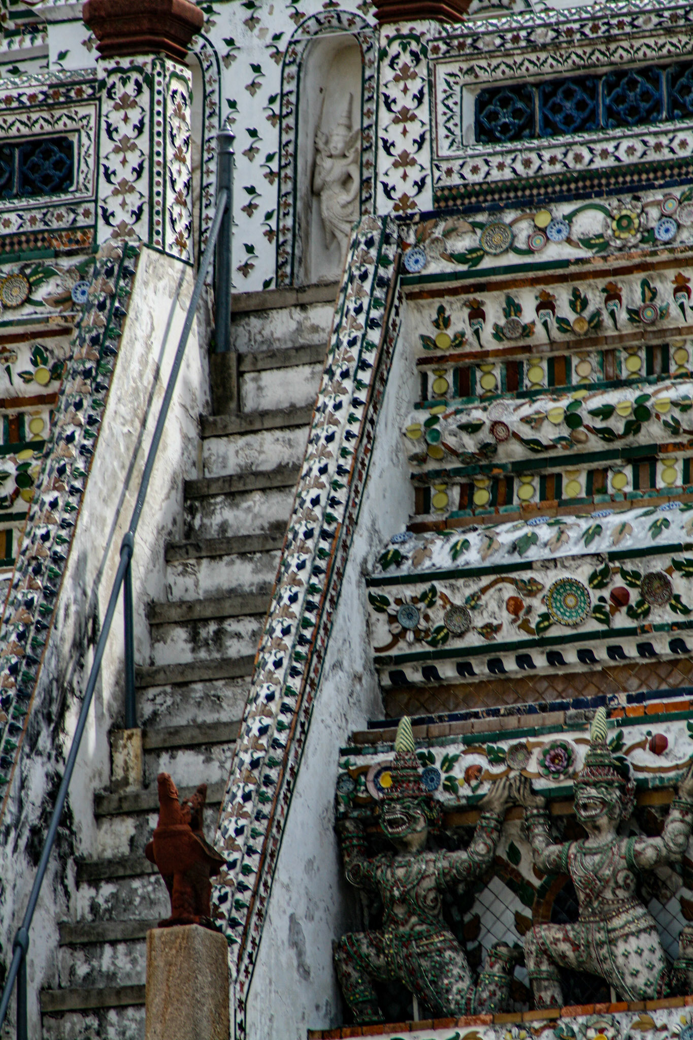 Architectural detail, Wat Arun, Temple of Dawn, Bangkok, Thailand 