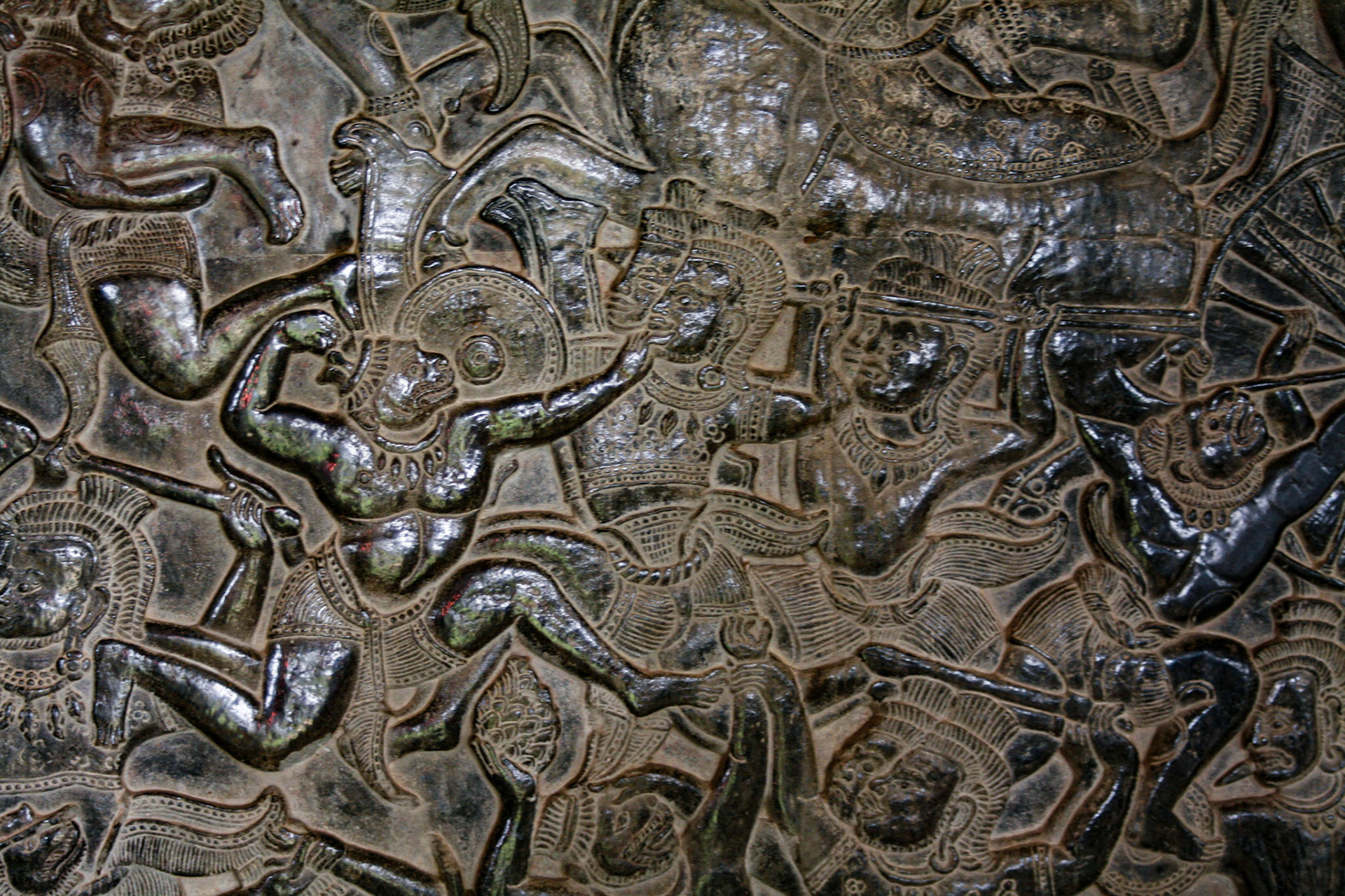 The galleries of narrative bas-reliefs at Angkor Wat are a masterpiece of the Khmer period that feature several important mythological events such as scenes from the Ramayana, the Mahabharat, and the Churning of the Ocean of Milk, as well as some historical occurrences from the life of Suryavarman II. 