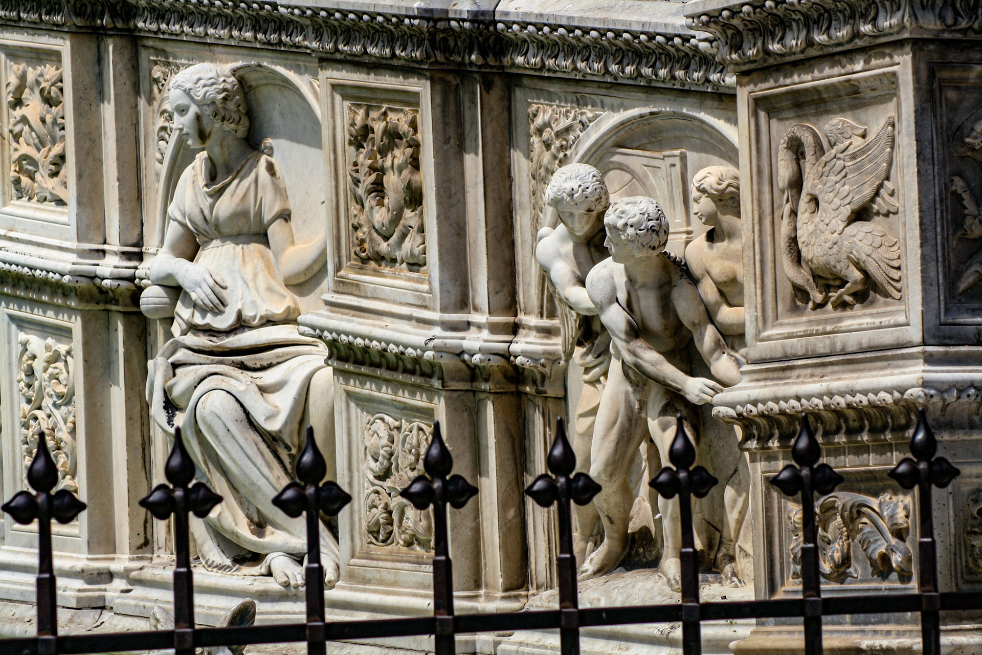 Fonte Gaia (Fountain of Joy) Piazza del Campo, Siena, Tuscany, Italy