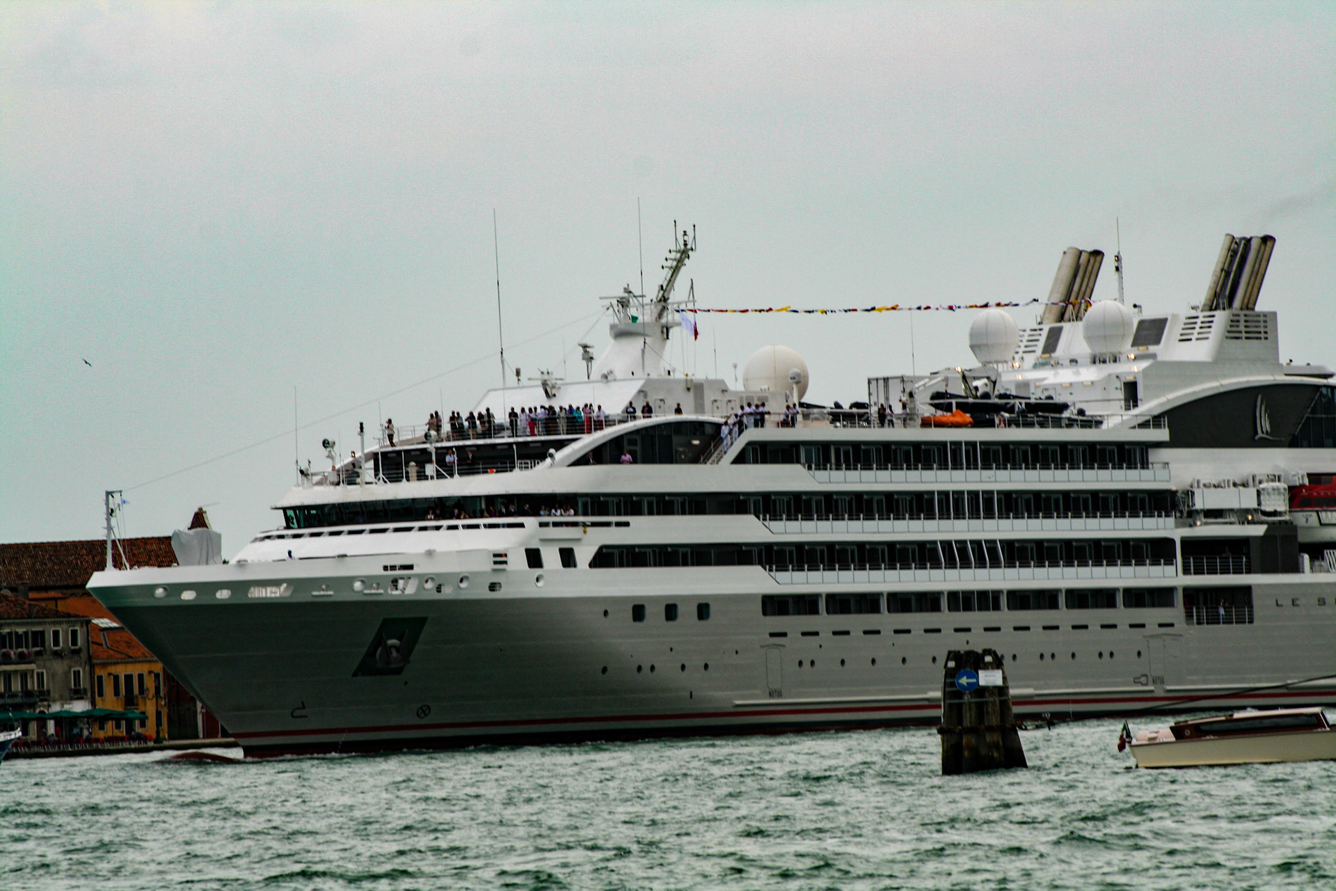 Cruise ship in the Grand Canal - Venice