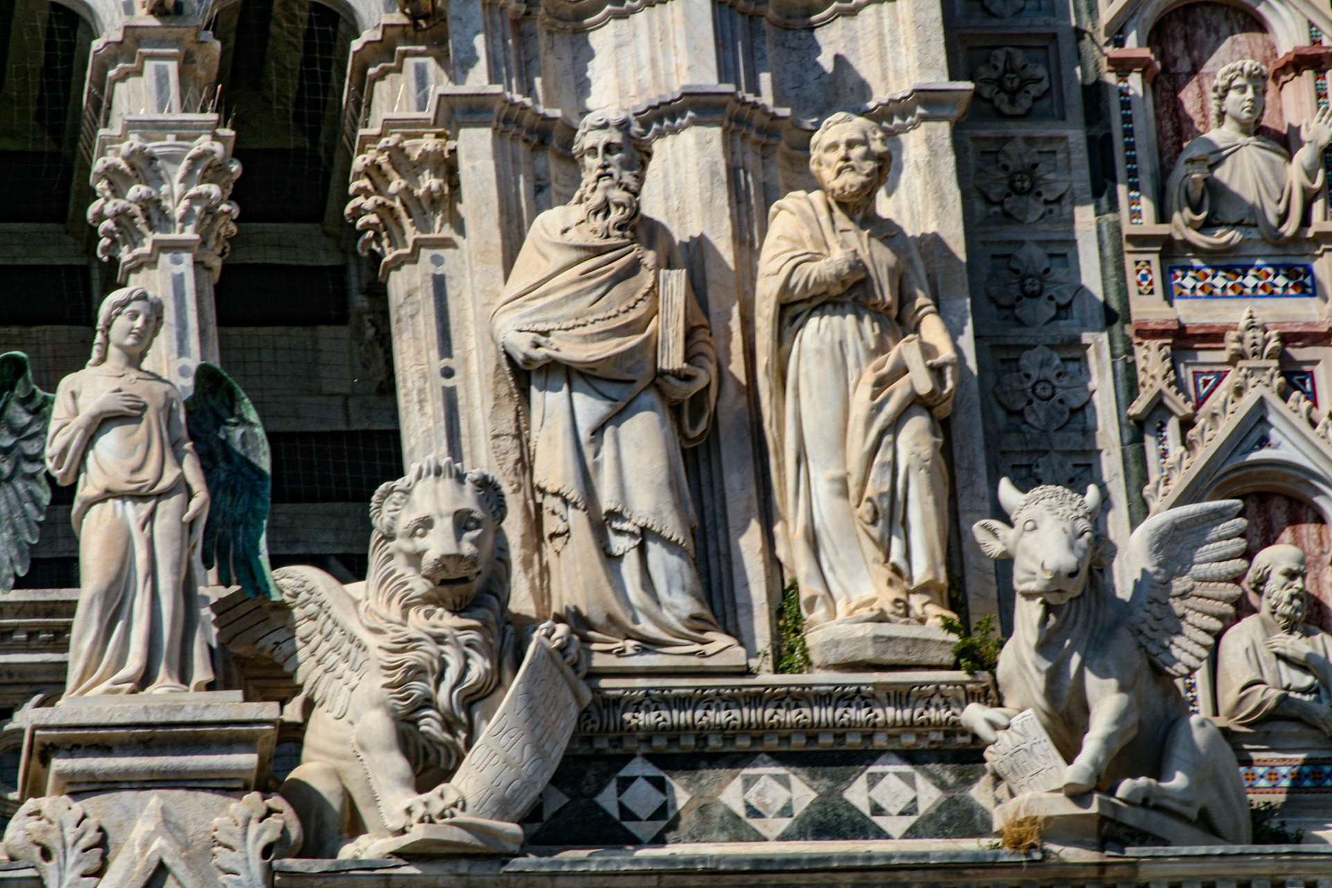 Facade detail of Duomo di Siena (Siena Cathedral), Siena, Tuscany, Italy 