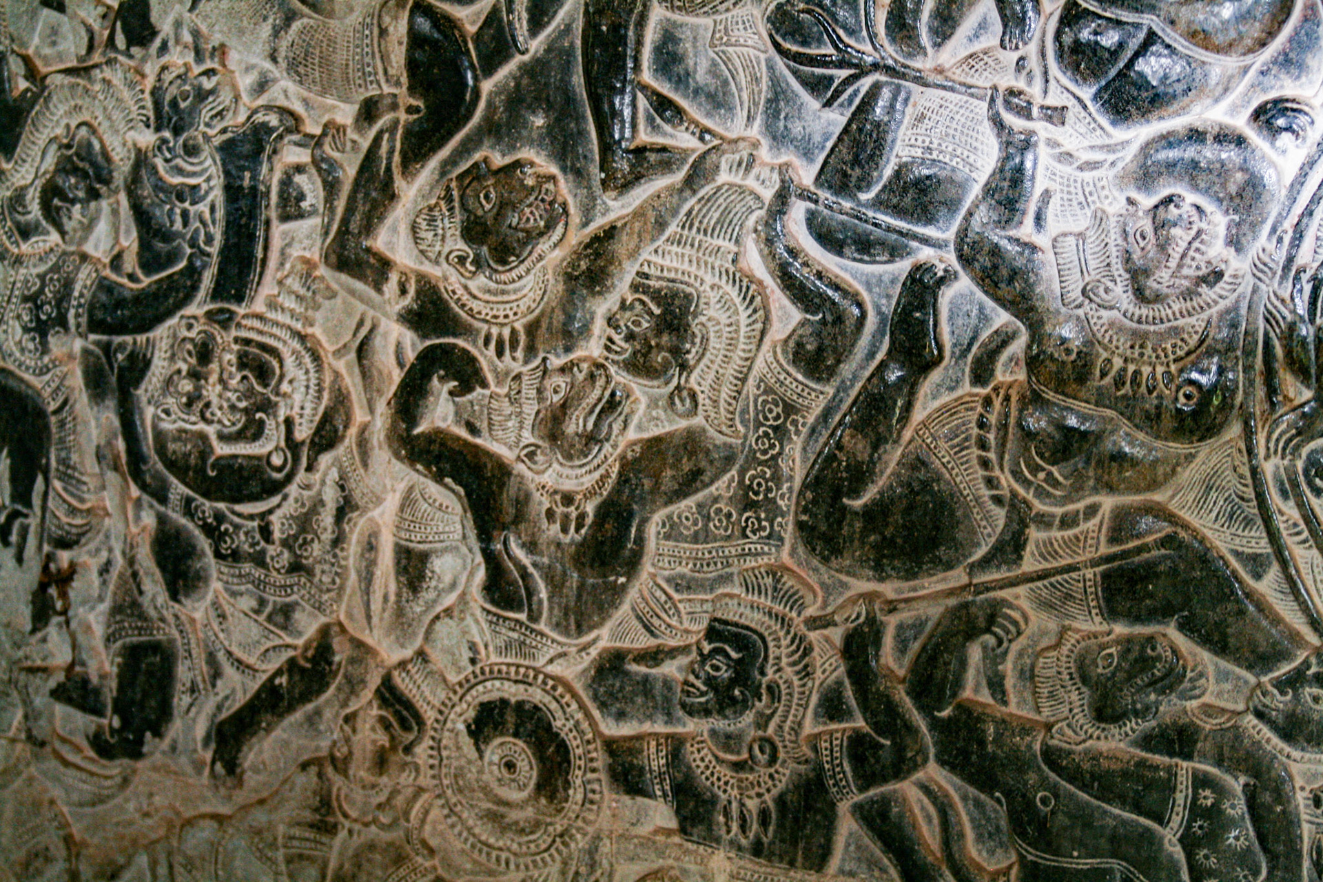 The galleries of narrative bas-reliefs at Angkor Wat are a masterpiece of the Khmer period that feature several important mythological events such as scenes from the Ramayana, the Mahabharat, and the Churning of the Ocean of Milk, as well as some historical occurrences from the life of Suryavarman II. 