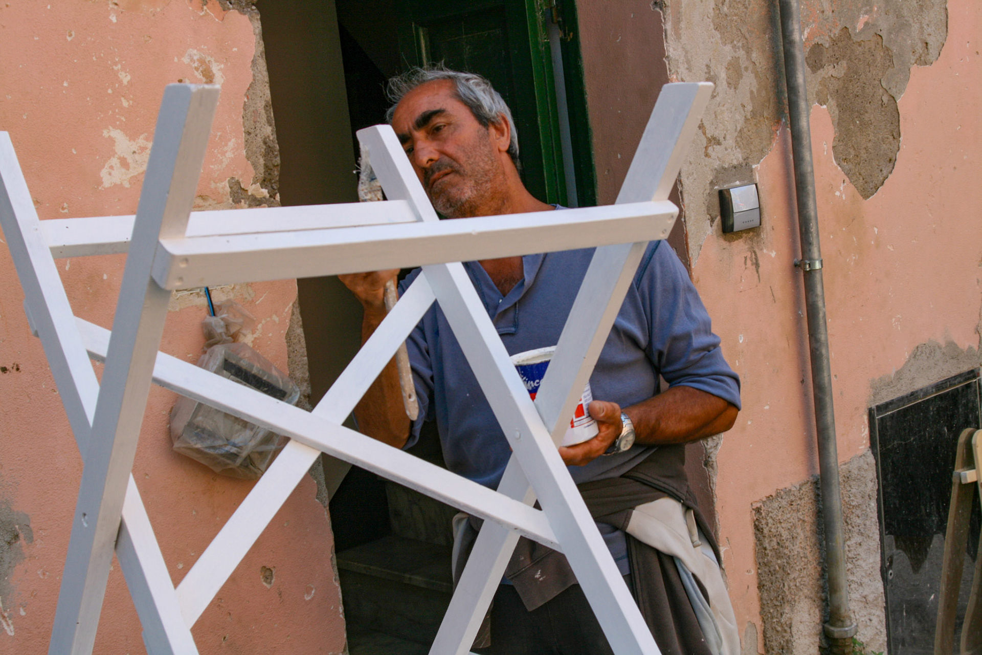 Stop off and have a friendly chat with one of the 600 locals who call Vernazza home. 