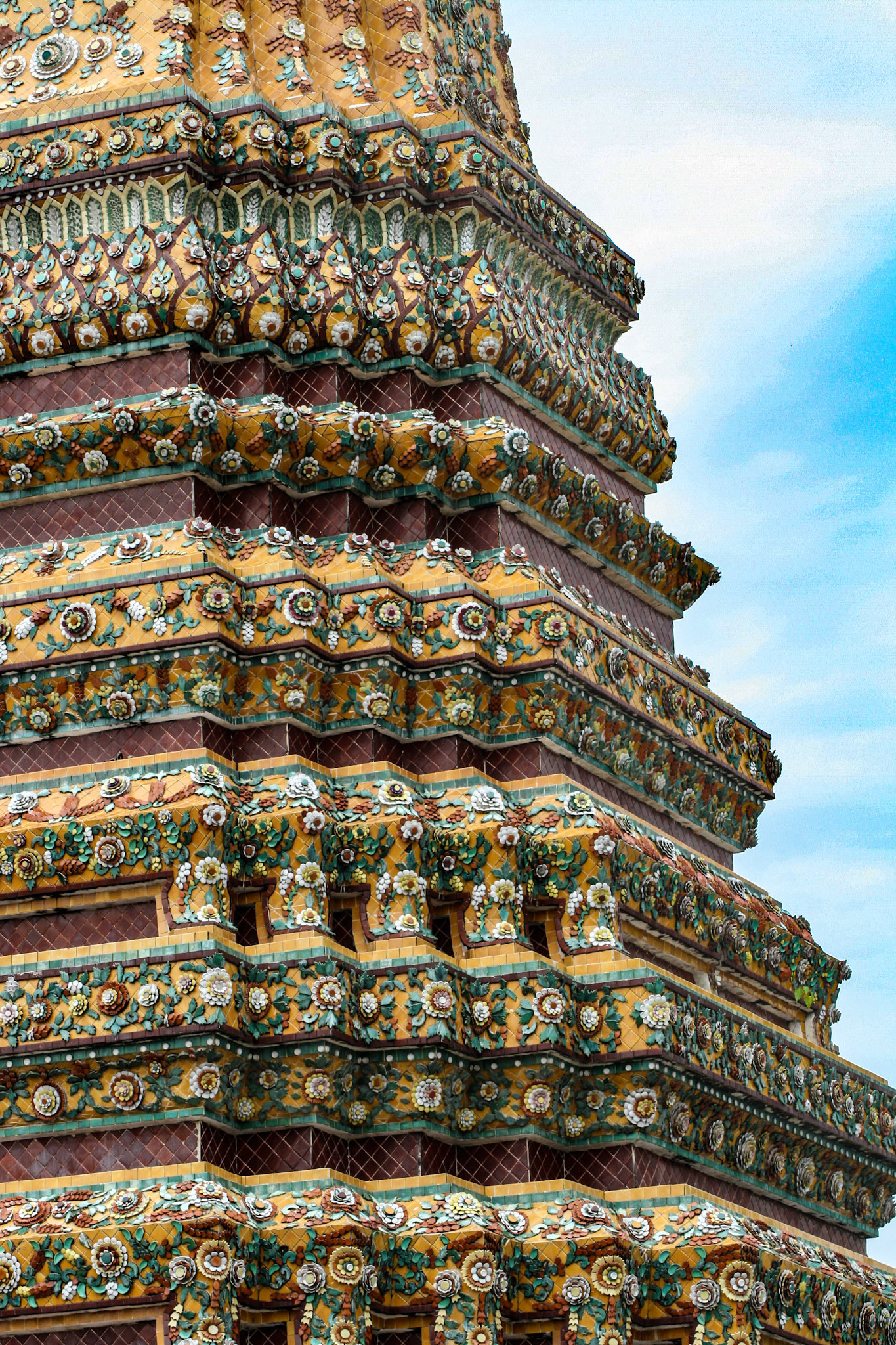 There are 91 stupas on the complex. In each of the four corners of the complex is a group of five stupas tied together on a single base. The remaining stupas are stand-alone pieces scattered throughout the complex.